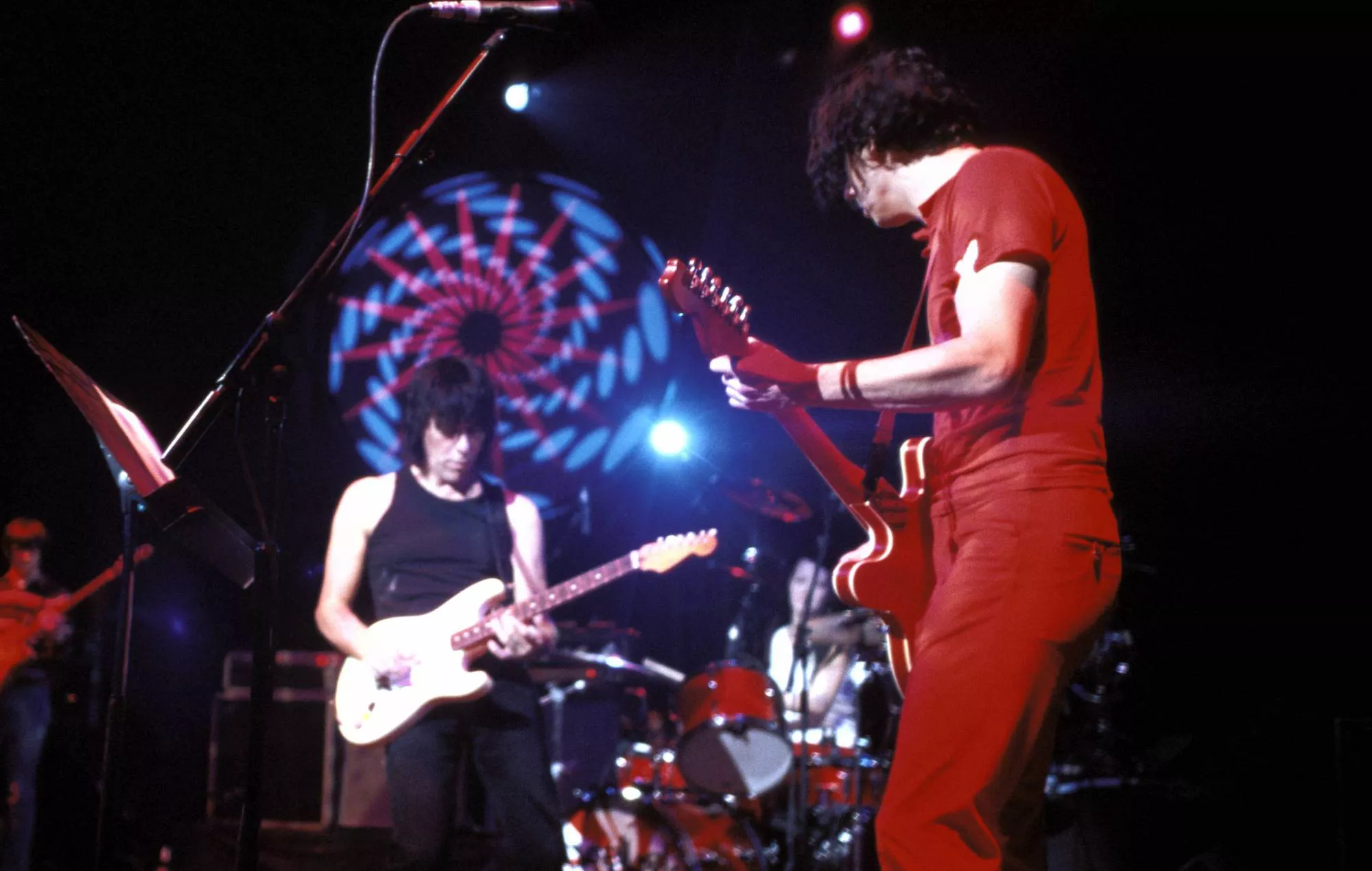 Jack White comparte imágenes de una colaboración en directo con Jeff Beck en homenaje al 