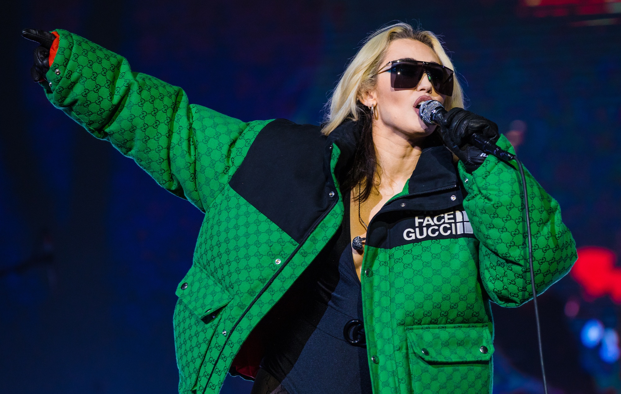 Miley Cyrus anuncia nuevo single 'Flowers' y duetos con David Byrne en especial NYE