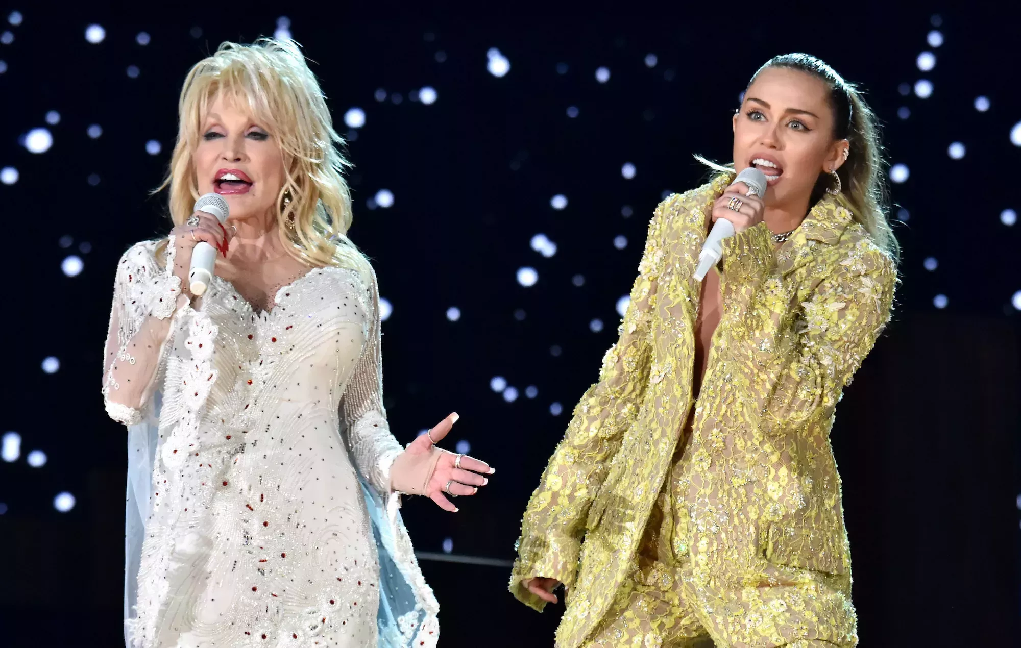 Miley Cyrus y Dolly Parton mezclan 