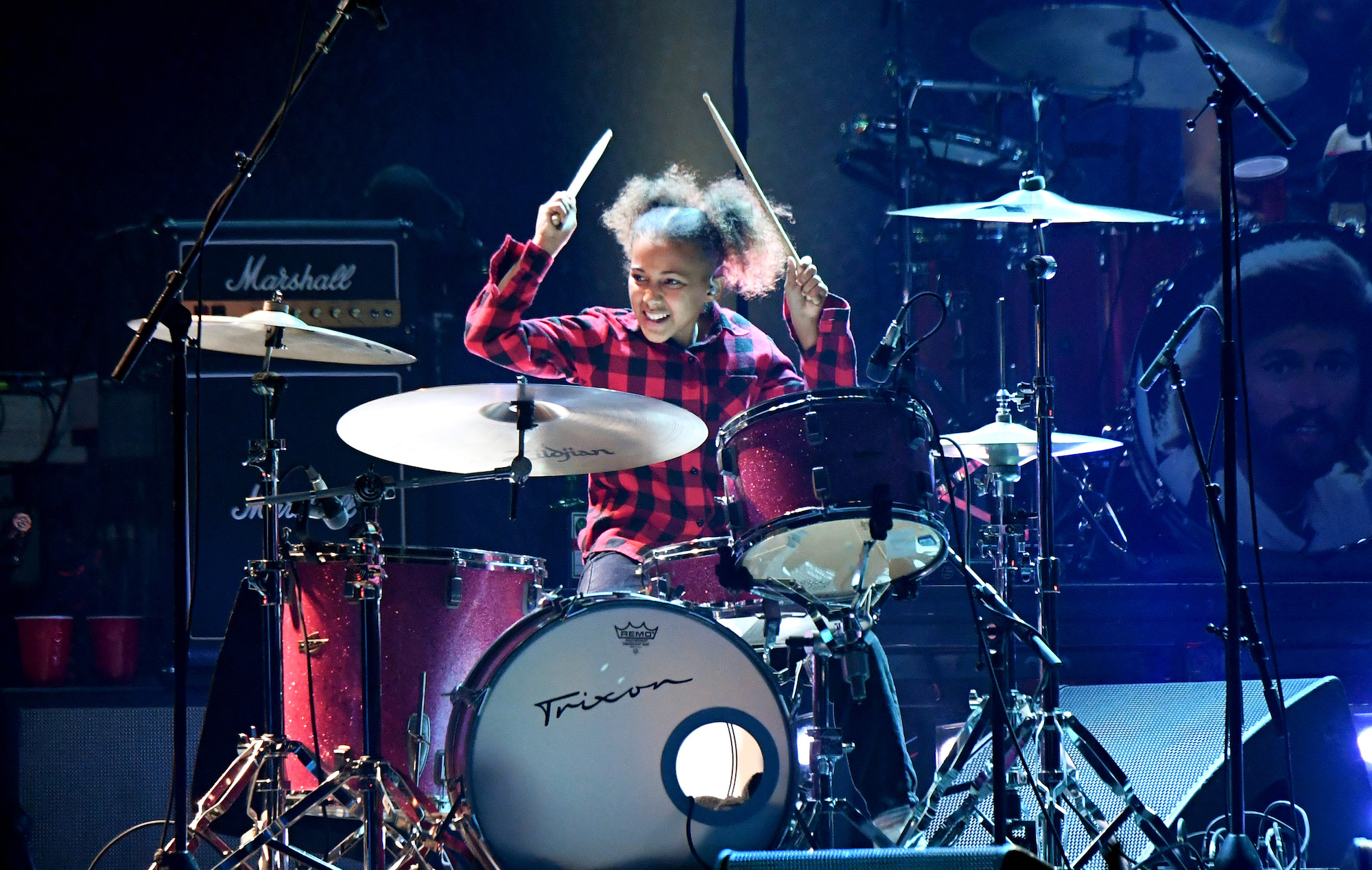 Mira cómo Nandi Bushell versiona el clásico de Bloc Party 'Helicopter'