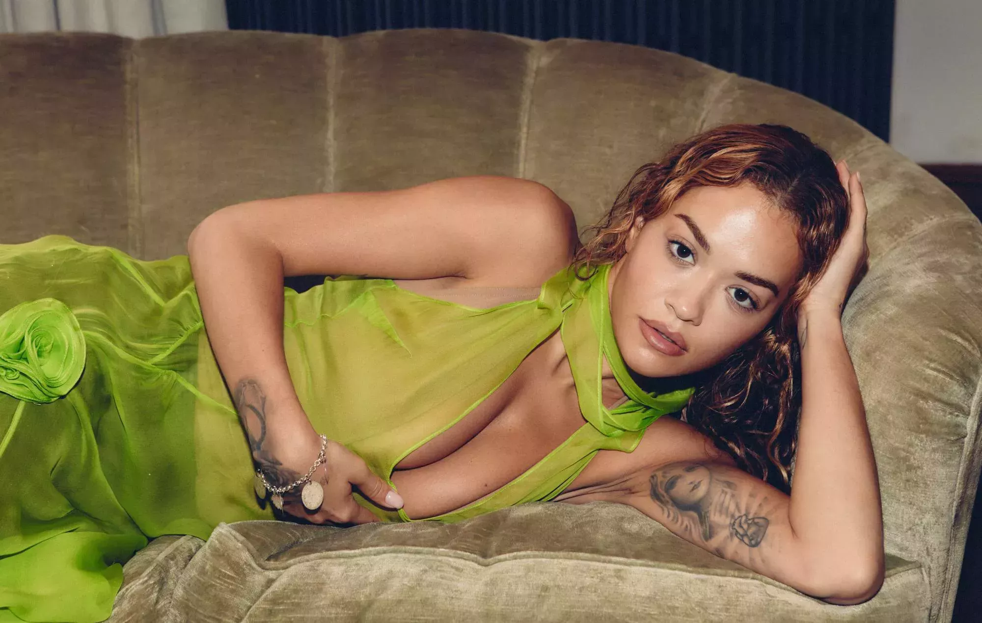 Mira el hiperrealista nuevo vídeo de Rita Ora para su single 'You Only Love Me'