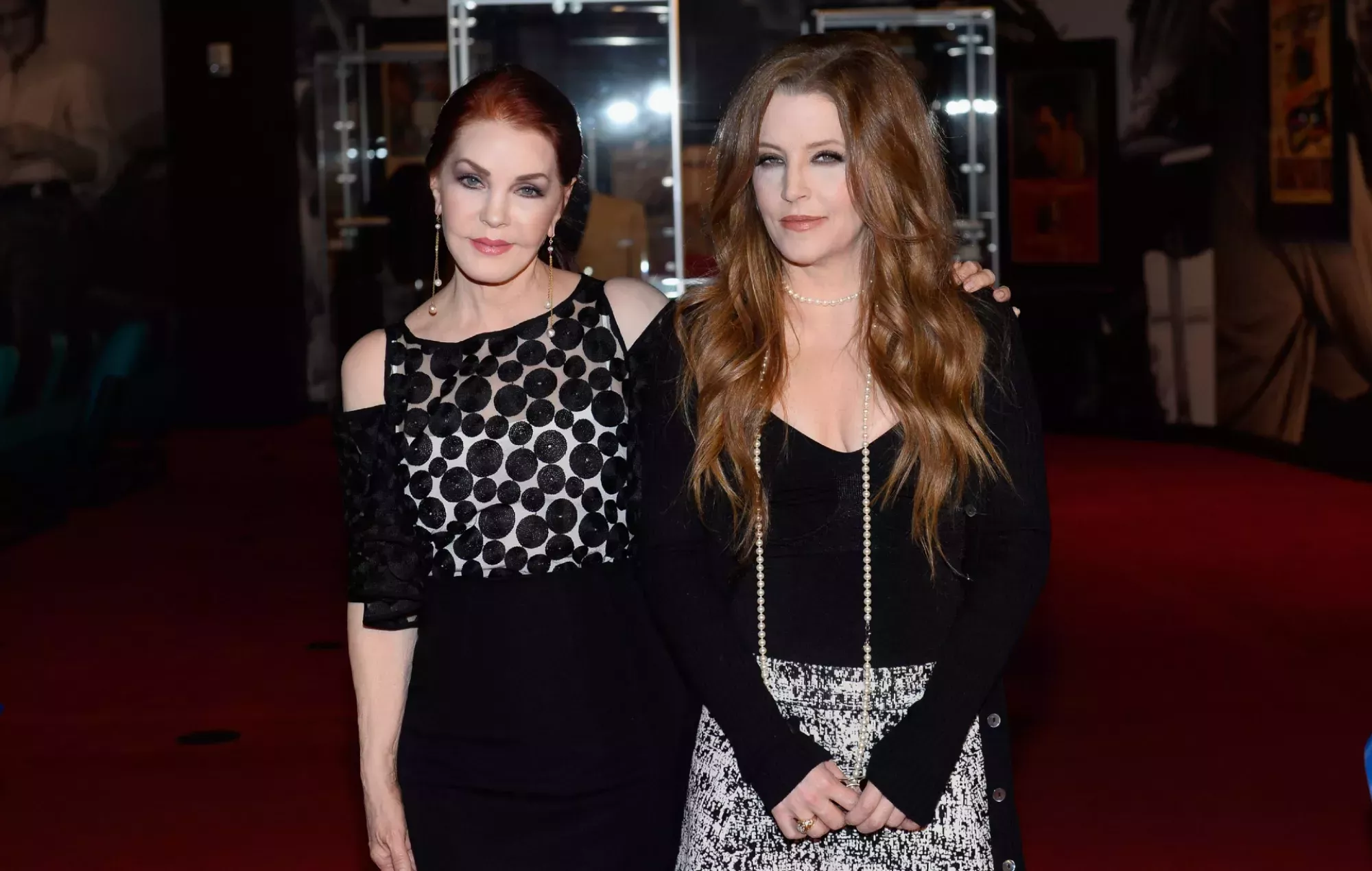 Priscilla Presley impugna la validez del testamento de Lisa Marie