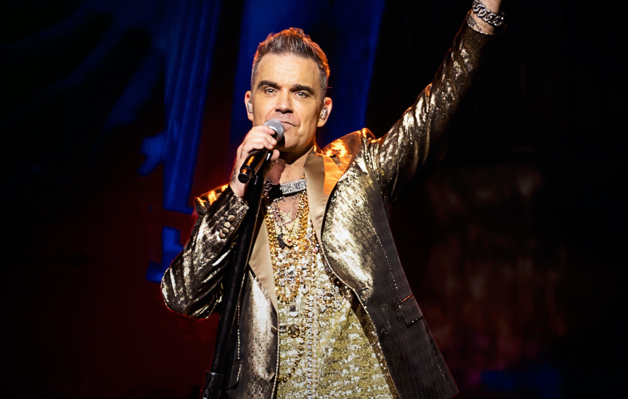 Robbie Williams reitera su deseo de tocar en el espacio de leyendas de Glastonbury: "Sé que lo mataría"