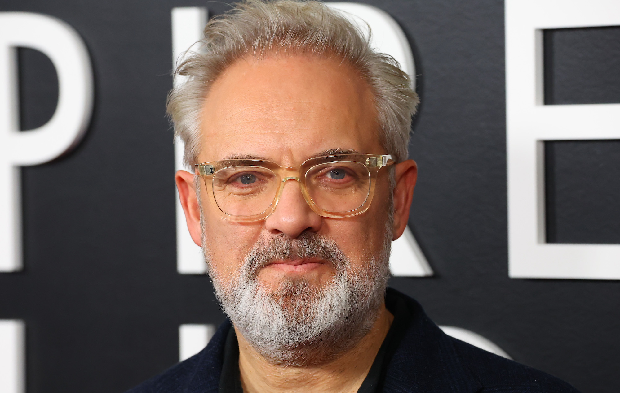 Sam Mendes dice que los premios de género neutro son "perfectamente razonables"