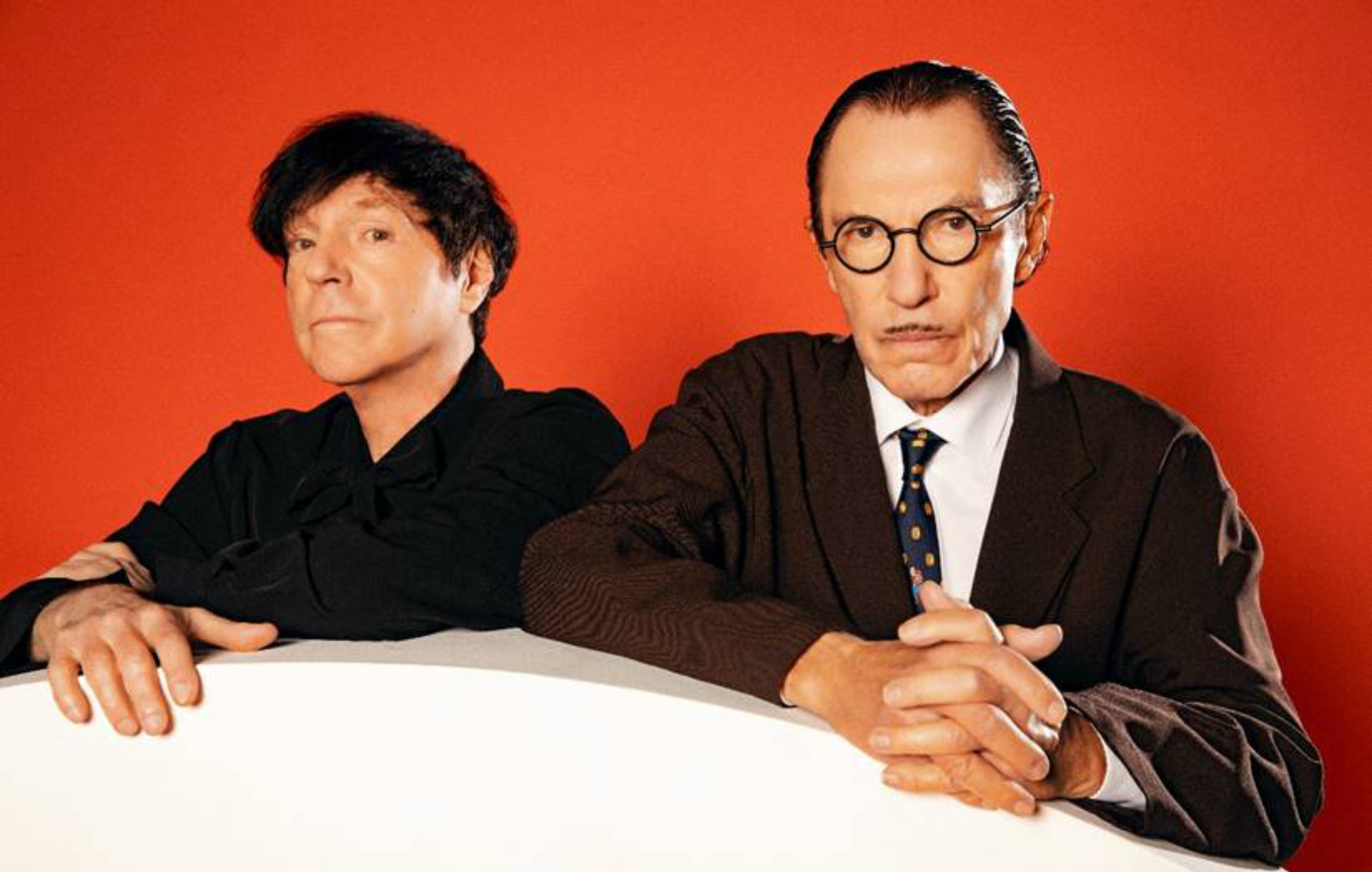 Sparks vuelve a firmar con Island Records casi 50 años después de su álbum de revelación