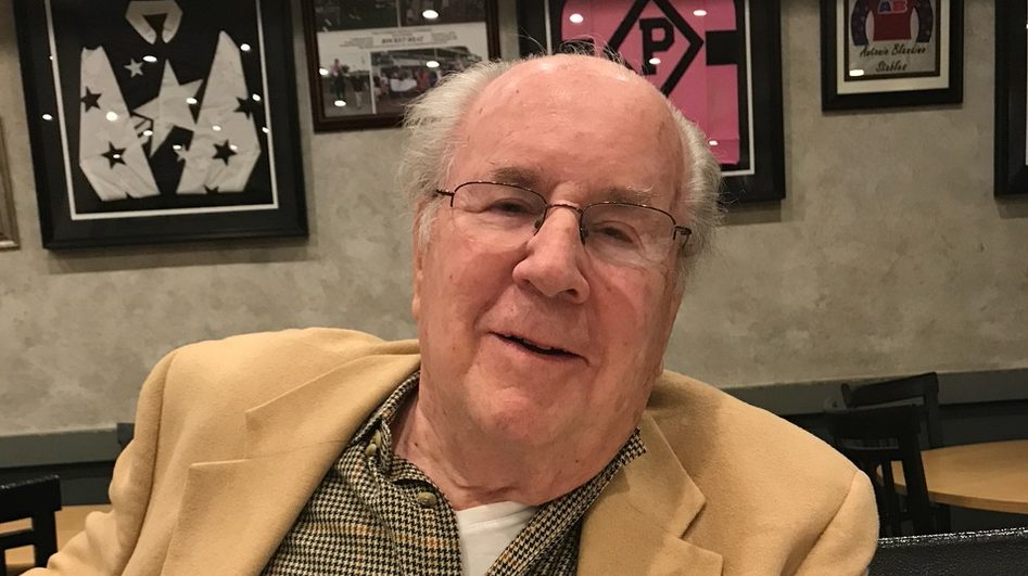 

	
		Stanley Mills, editor musical que popularizó el baile del pollo, muere a los 91 años
	
	