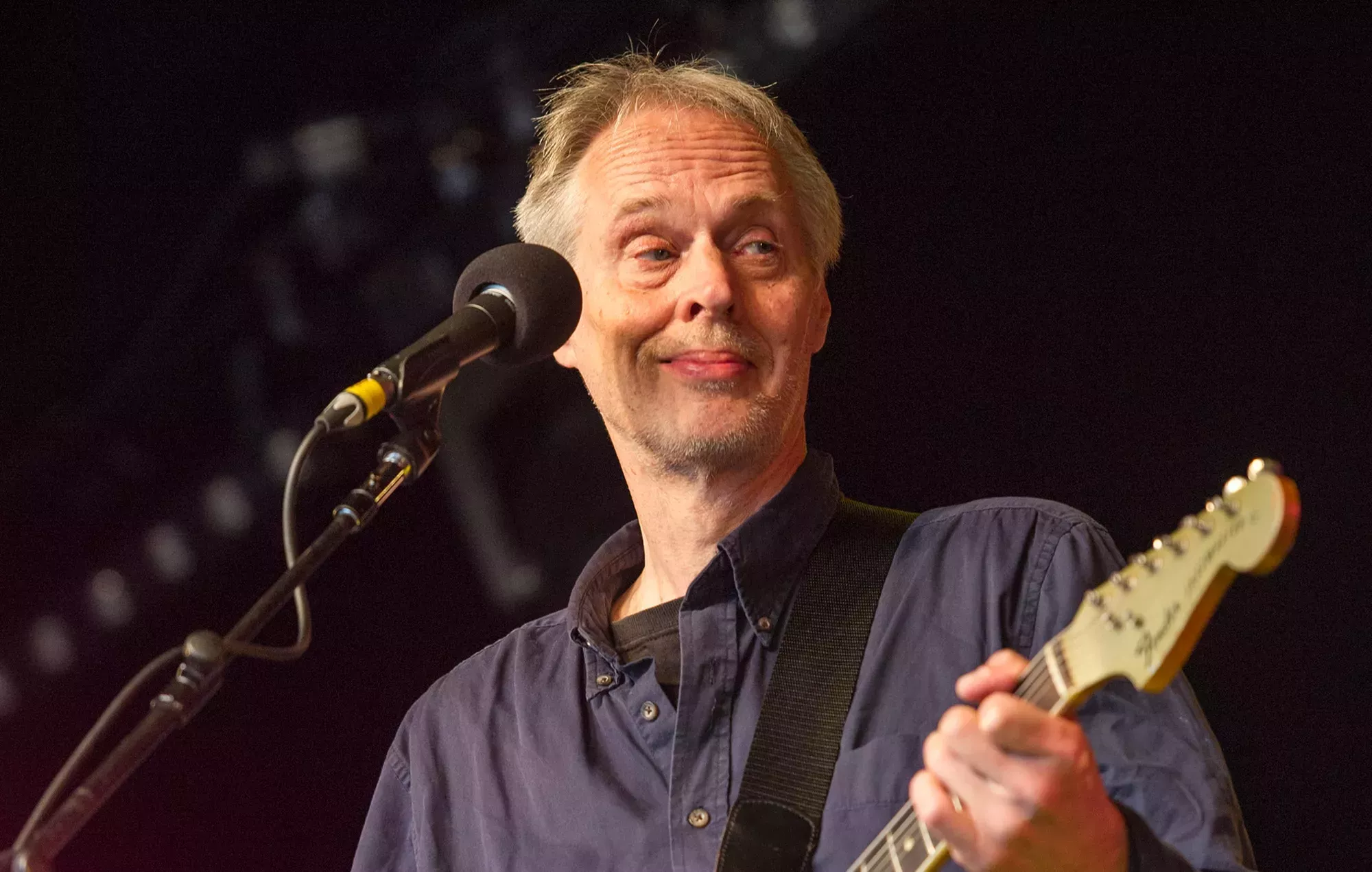 Tom Verlaine, icono de la televisión, fallece a los 73 años.