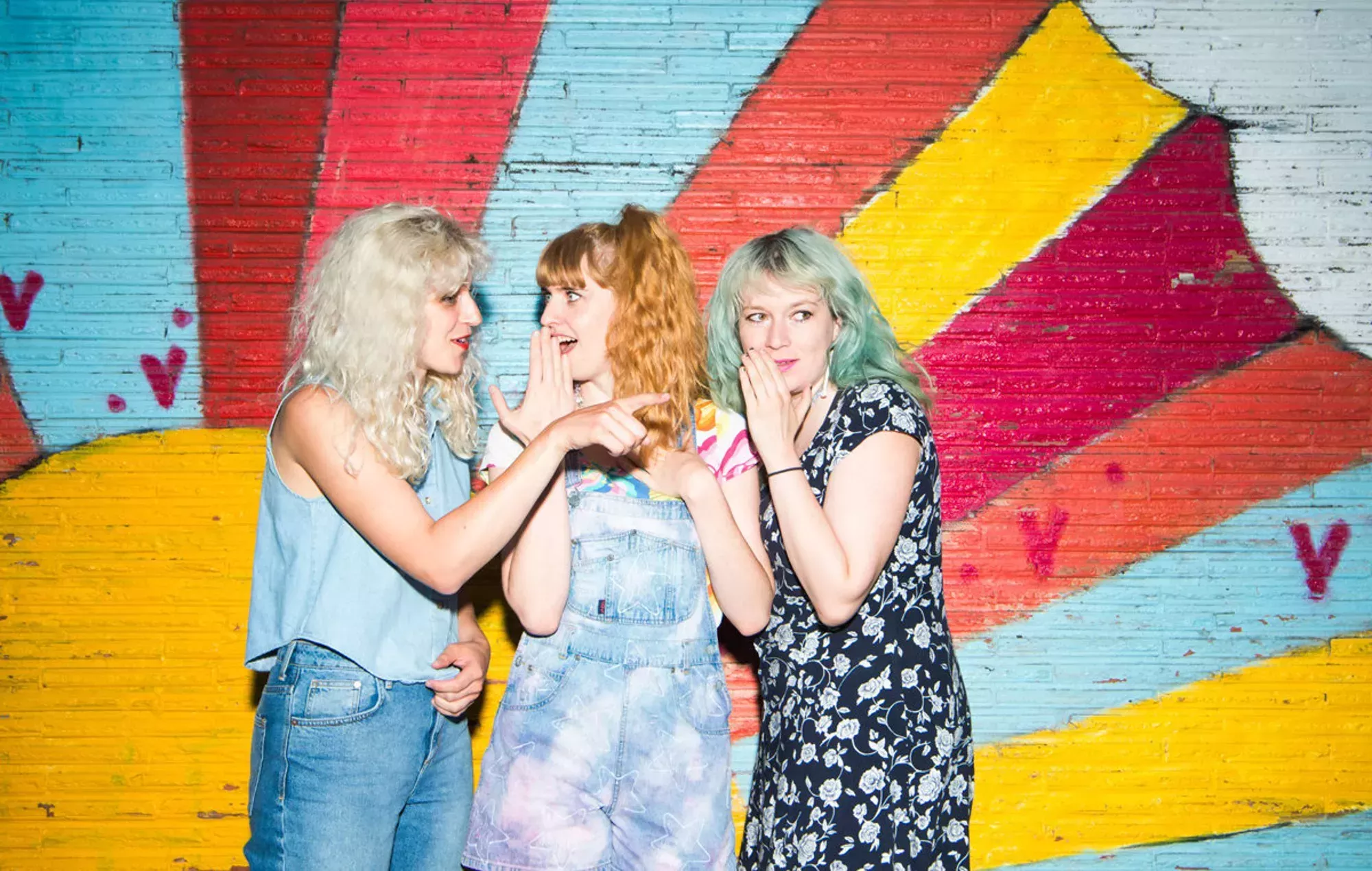 Un supergrupo indie se retira de un concierto tras criticar al jefe de Amazon con una versión de Le Tigre