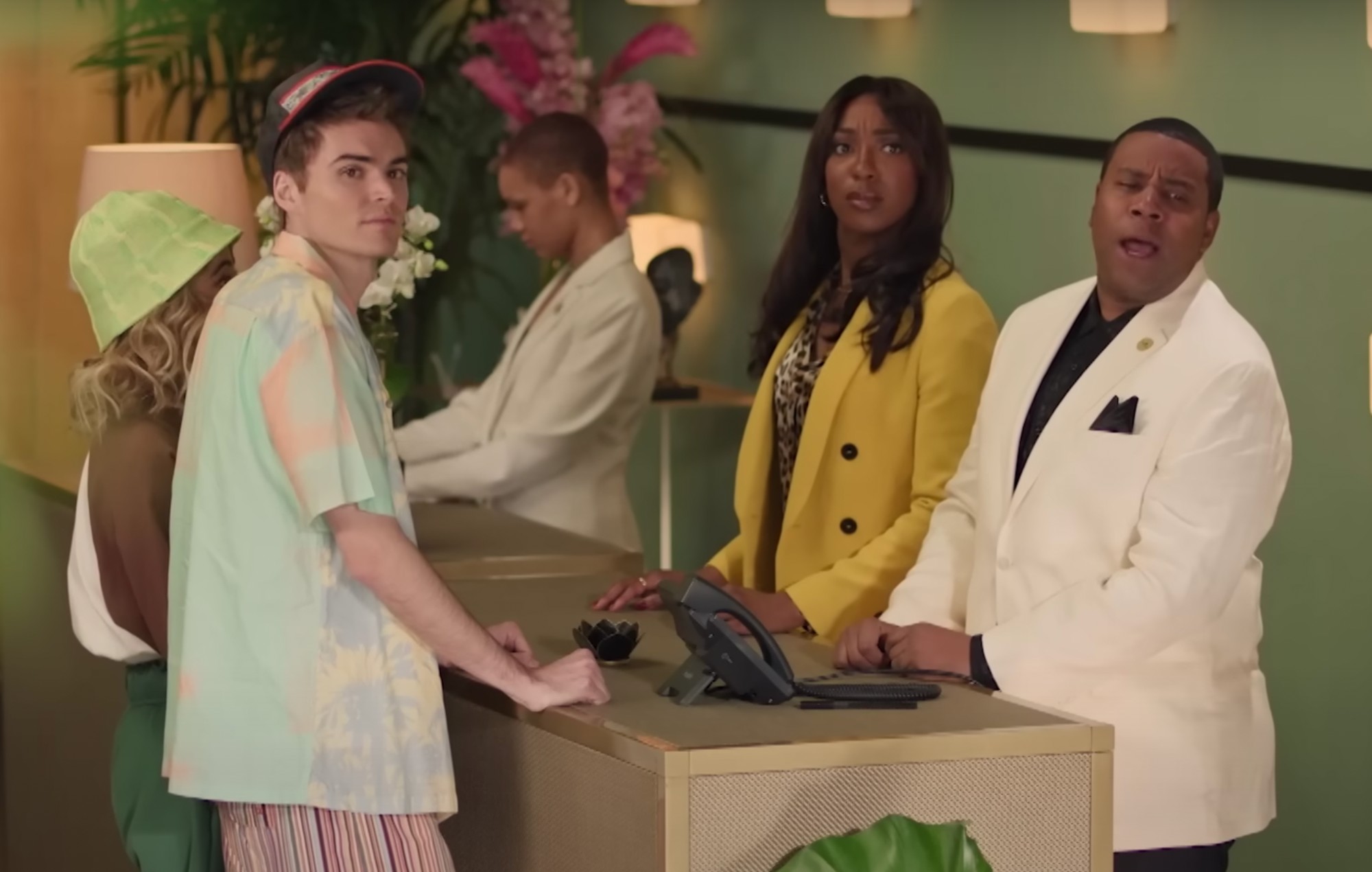 Vea la parodia de "The White Lotus" y "M3GAN" en "Saturday Night Live