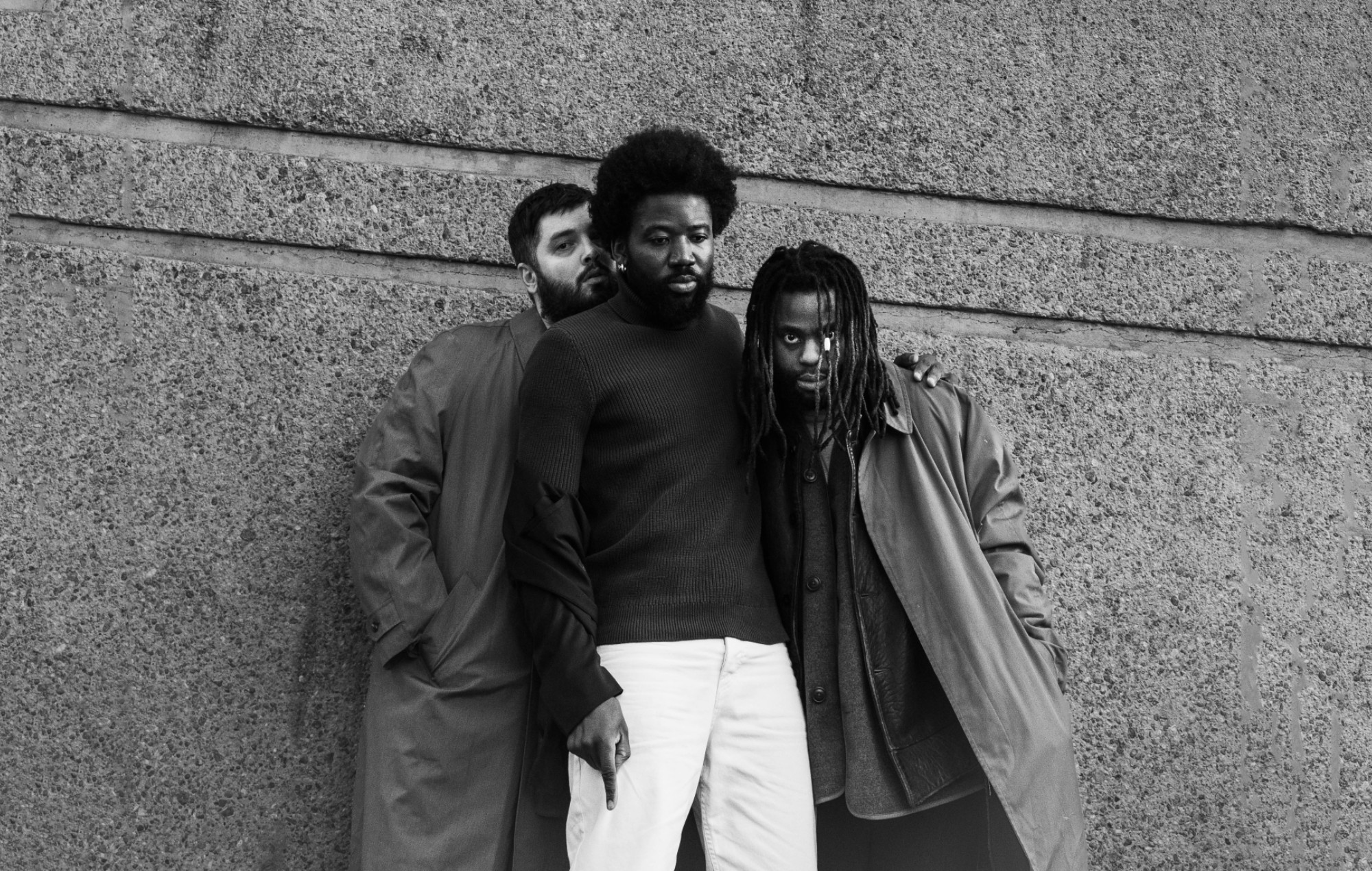 Young Fathers comparte su desafiante y alegre nuevo single "Rice".