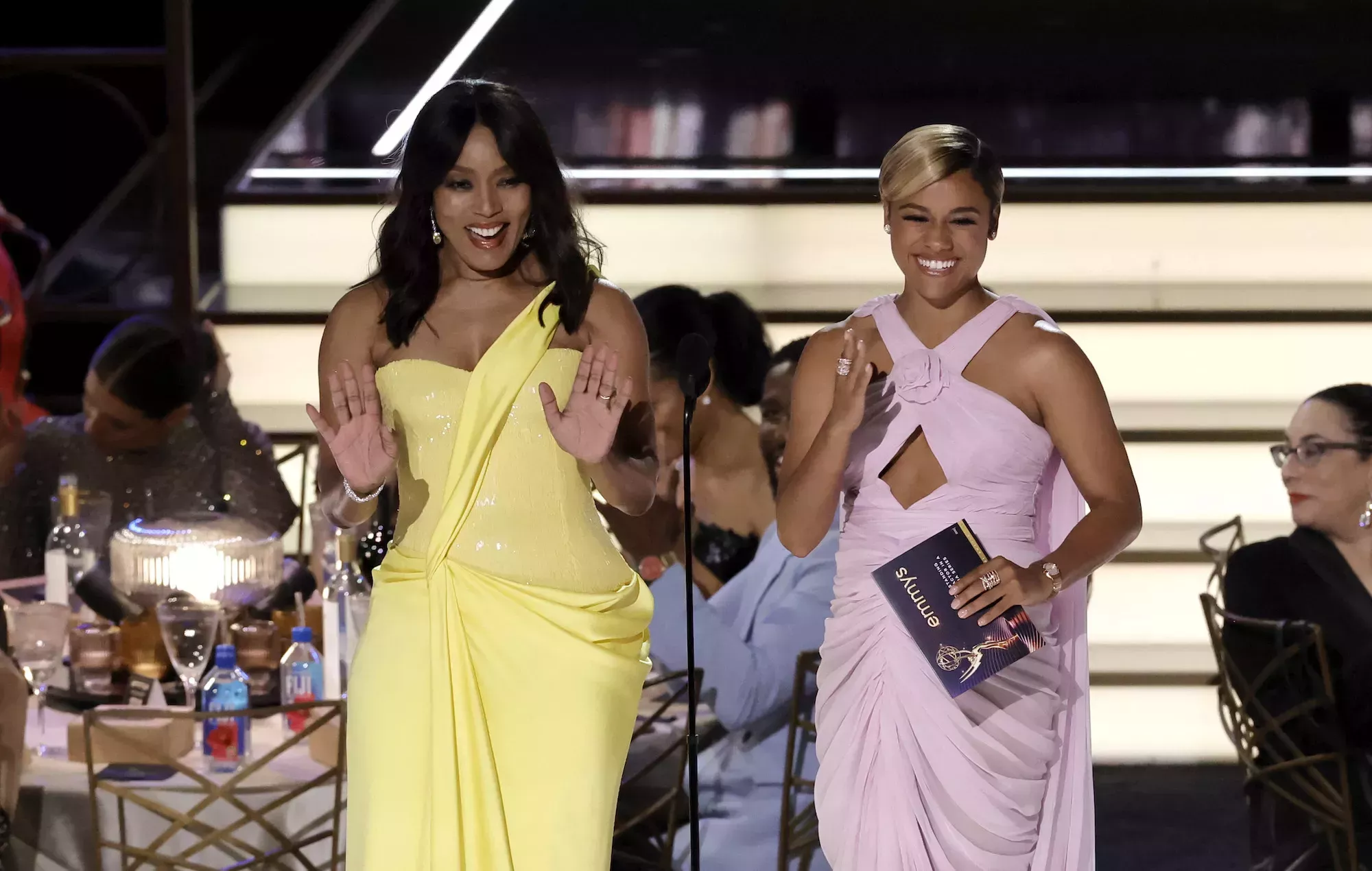 Angela Bassett envió un mensaje a Ariana DeBose tras el rap viral de los BAFTA