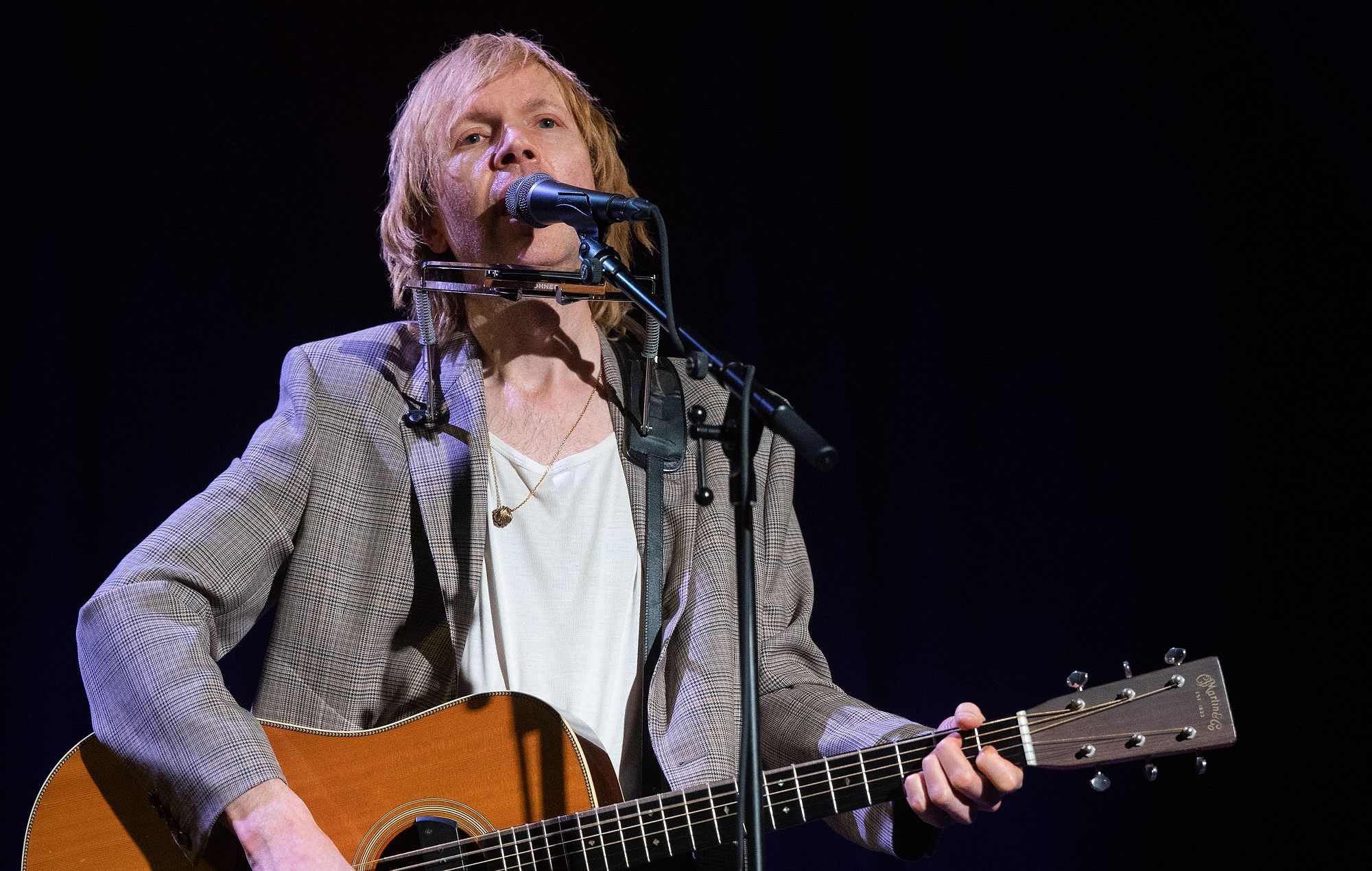 Beck interpreta "Thinking About You" en el programa "Jimmy Kimmel Live
