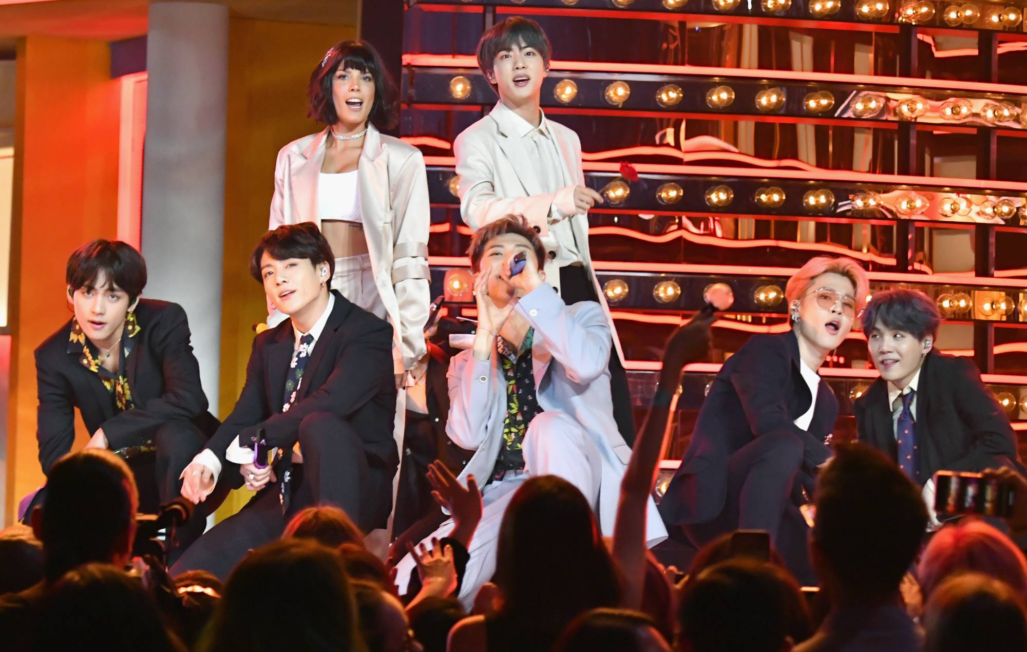 Boy With Luv" de BTS y Halsey acaba de batir un enorme hito en Spotify
