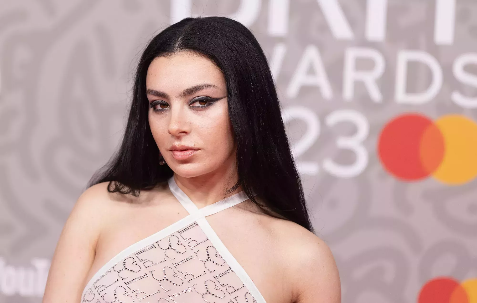 Charli XCX sobre la remezcla de 'Welcome To My Island' de Caroline Polachek: 