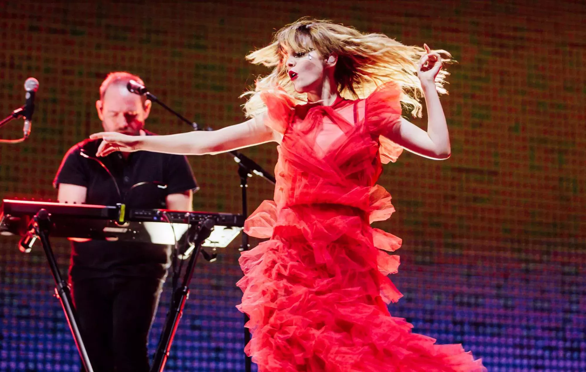 Chvrches comparte la letra de su nuevo single 'Over'