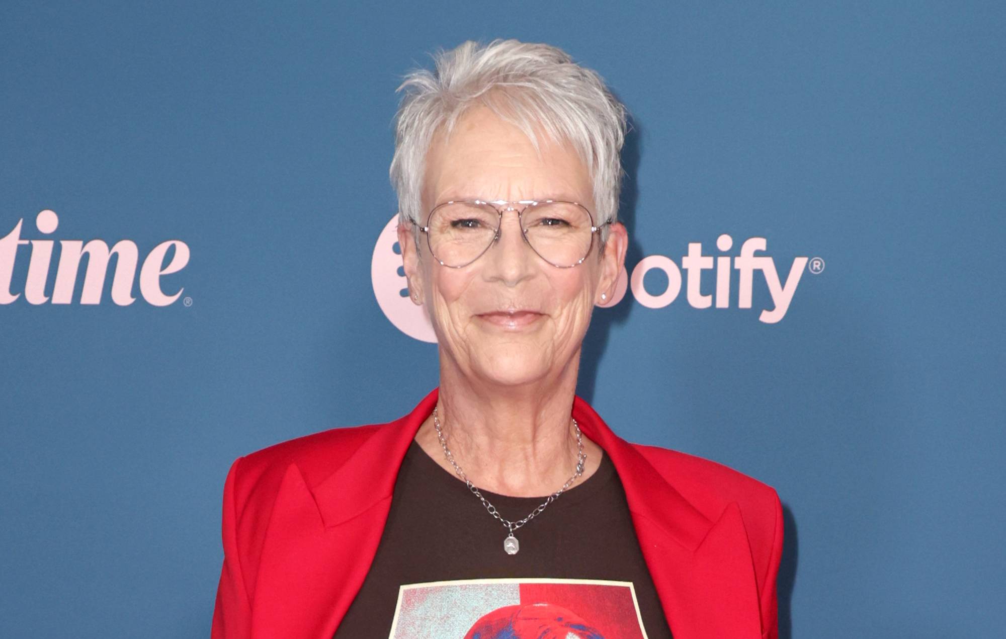 Jamie Lee Curtis se llama a sí misma "nepo baby" en su discurso de los SAG Awards