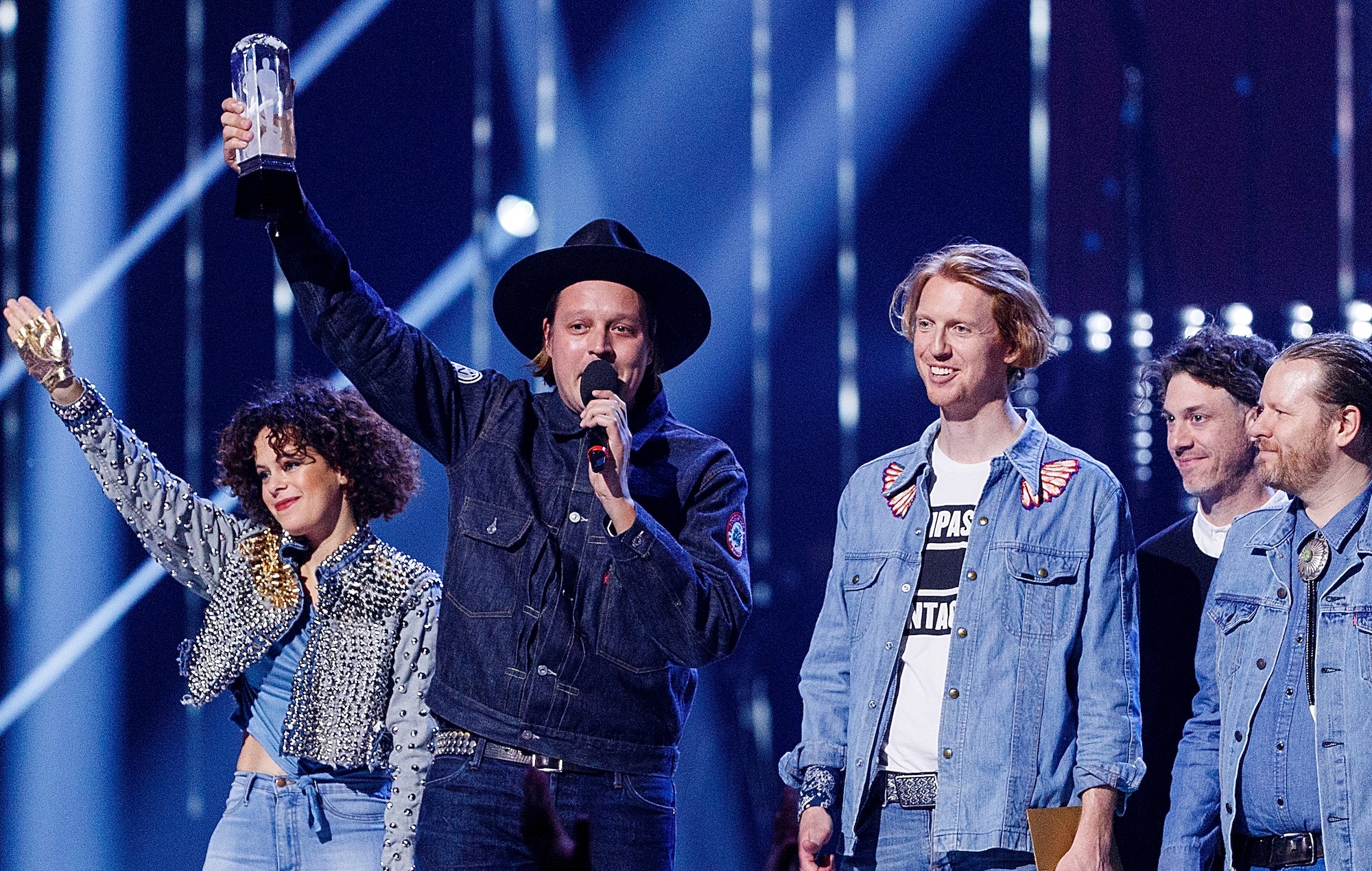 Los premios Juno defienden la nominación de Arcade Fire y dicen que "honran al resto de la banda"