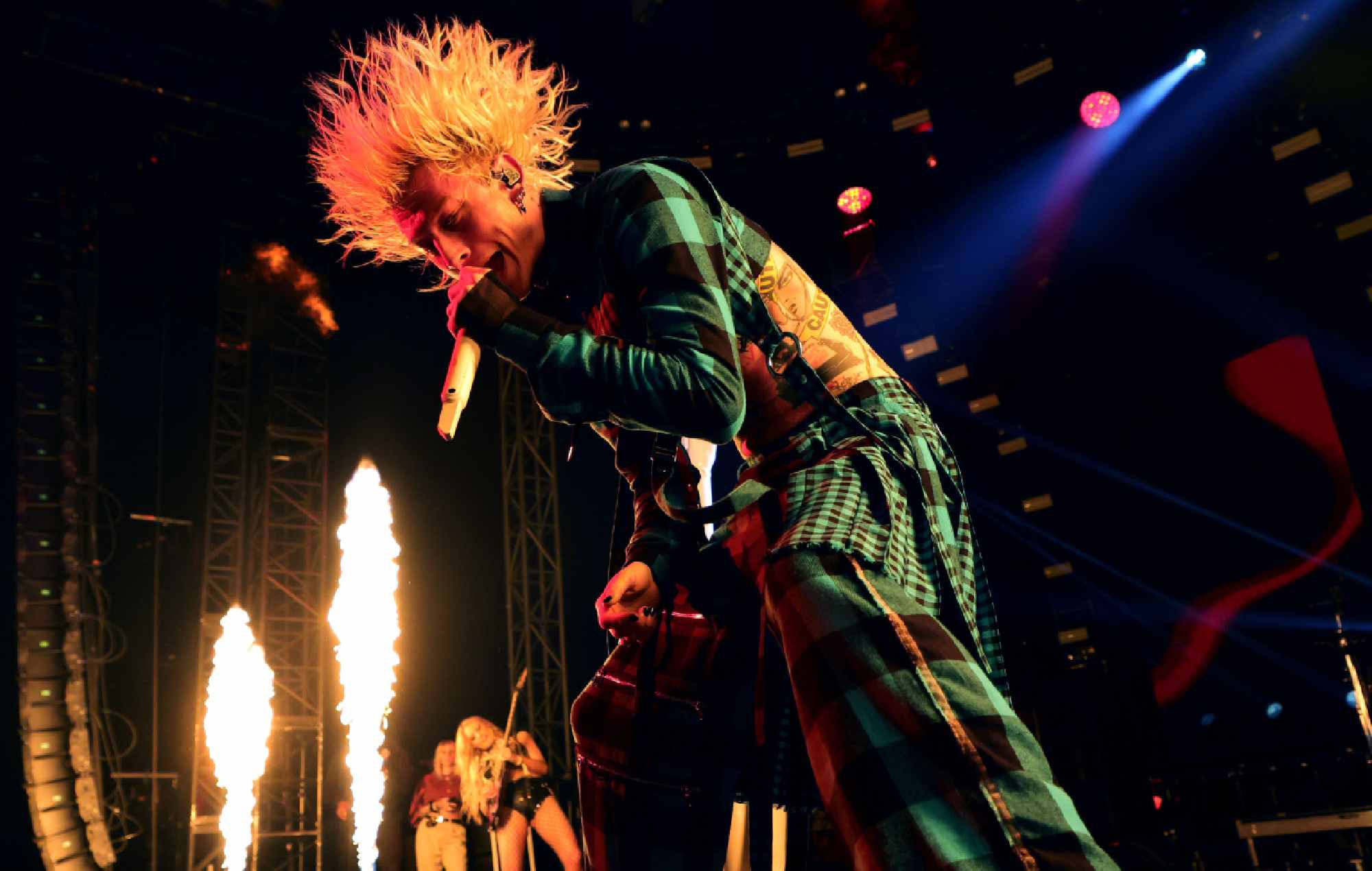 Machine Gun Kelly se electrocutó durante su actuación previa a la Super Bowl 2023