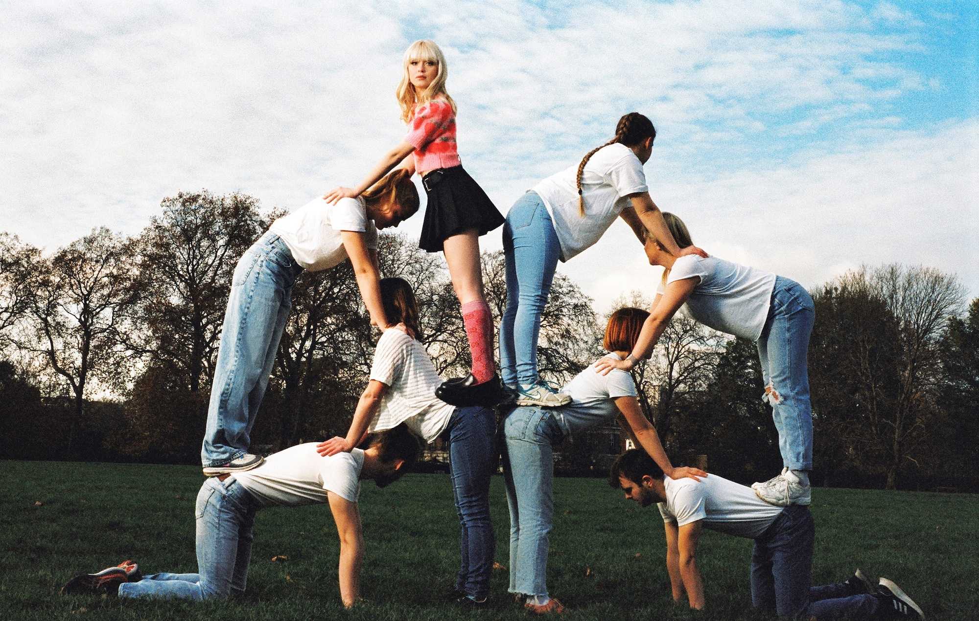 Maisie Peters anuncia su mayor espectáculo hasta la fecha en el Wembley Arena