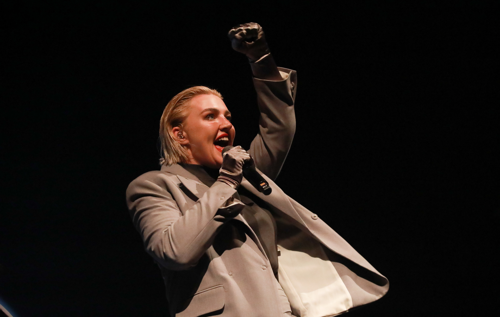 Self Esteem estrena nuevas canciones en su gira 2023 por el Reino Unido