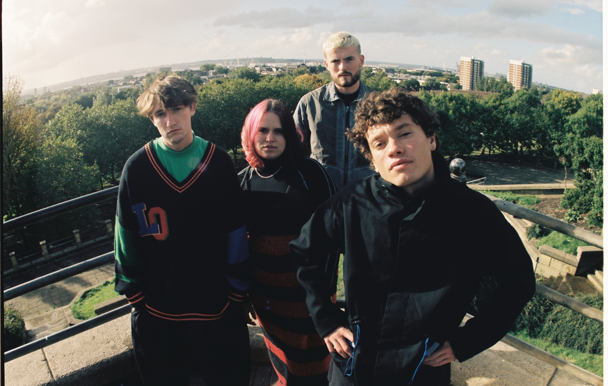 STONE comparte su estridente himno fiestero 'I Let Go'