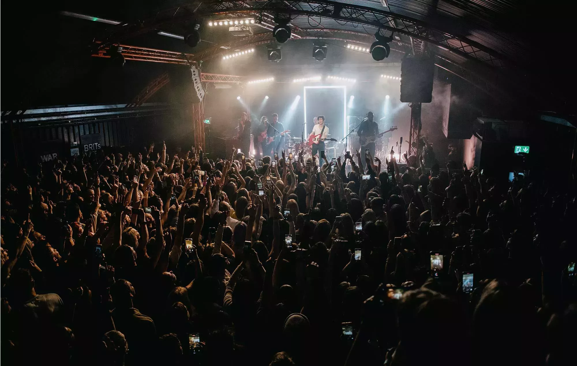 The 1975 ofrece a sus fans la interpretación íntegra de su álbum de debut en un concierto íntimo en Manchester