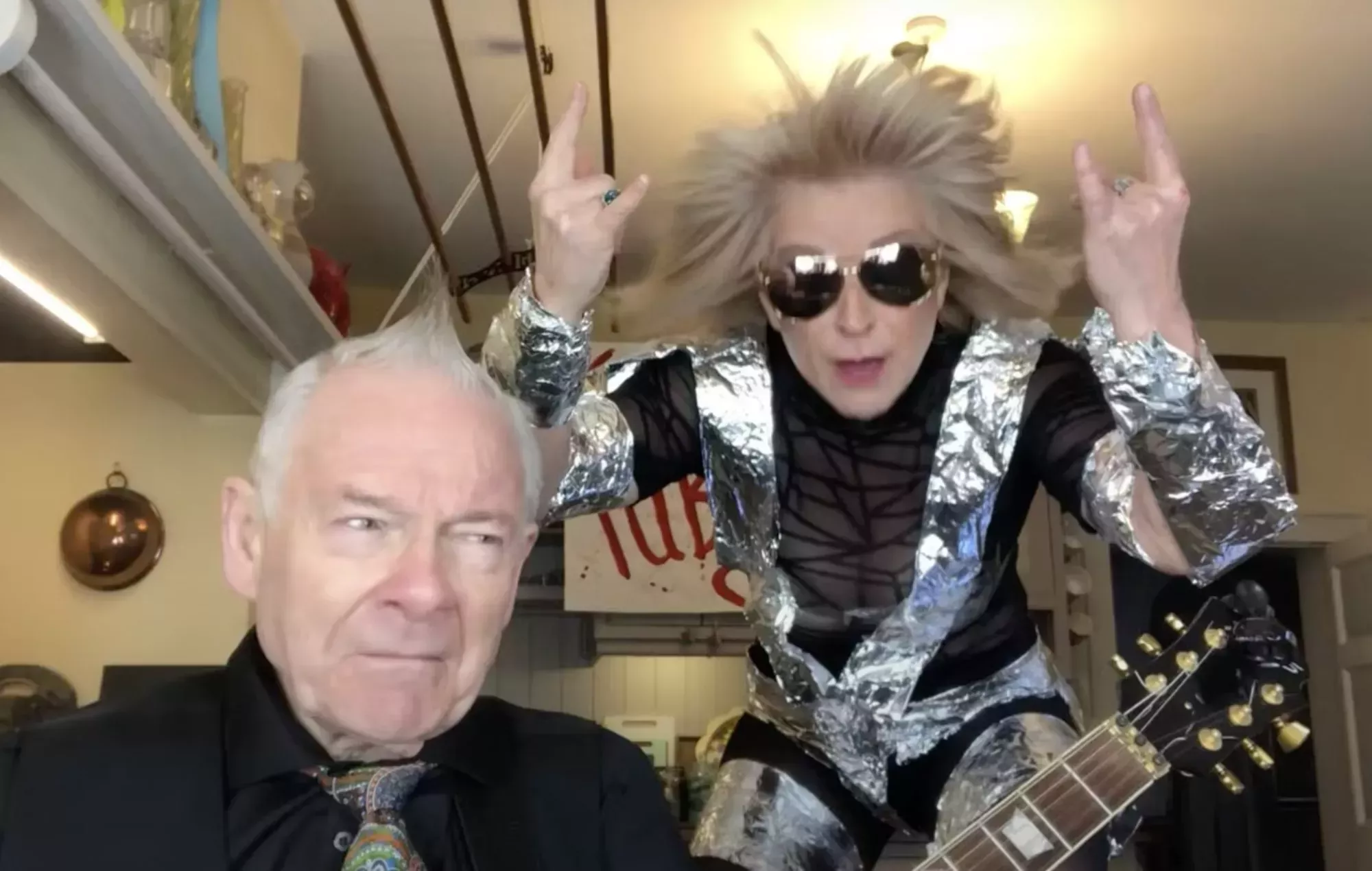 Toyah Willcox y Robert Fripp versionan 