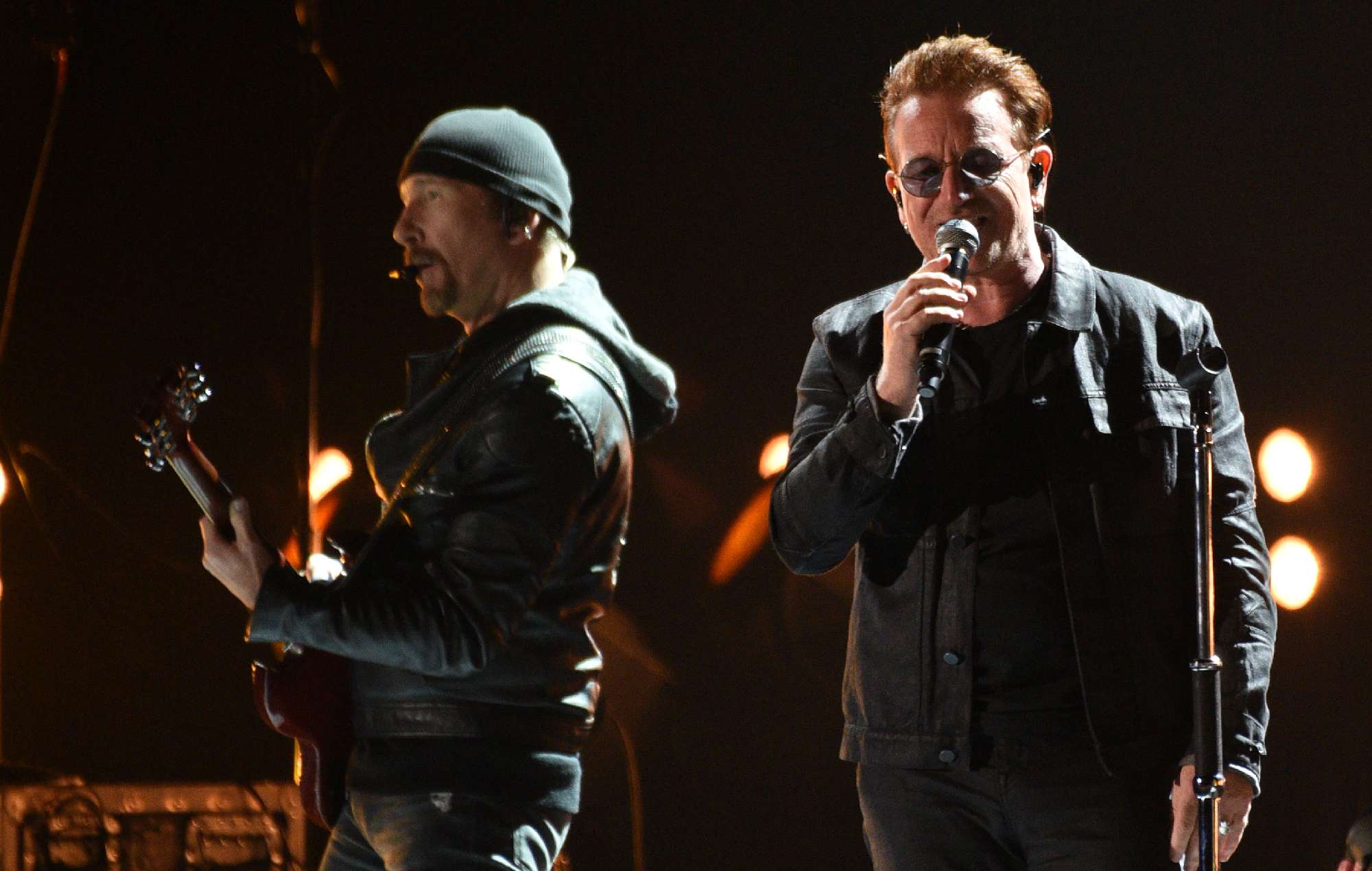 Bono y The Edge interpretan temas de U2 para el Tiny Desk de NPR