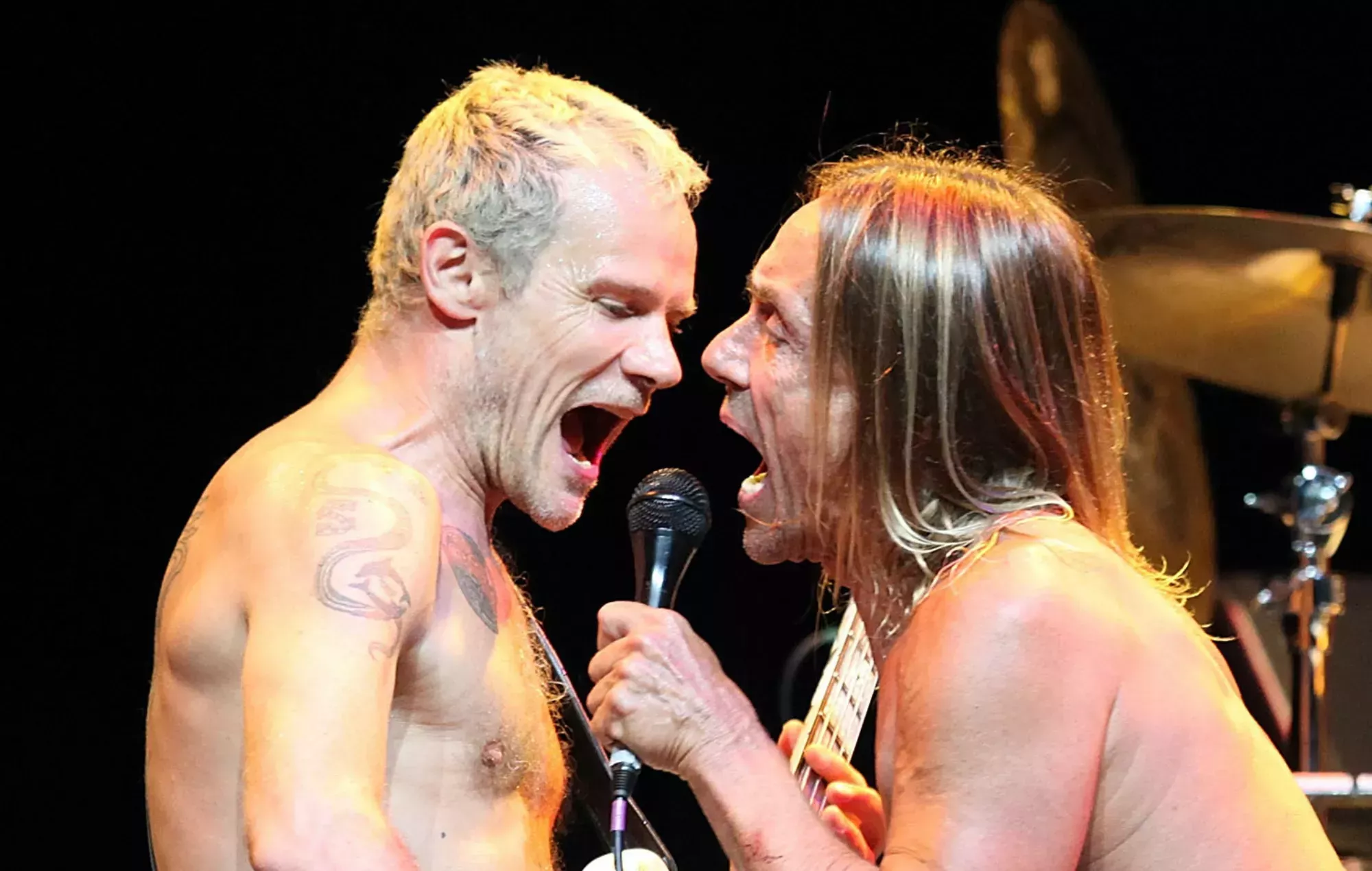 Conversación entre Iggy Pop y Flea de Red Hot Chili Peppers en un nuevo minidocumental