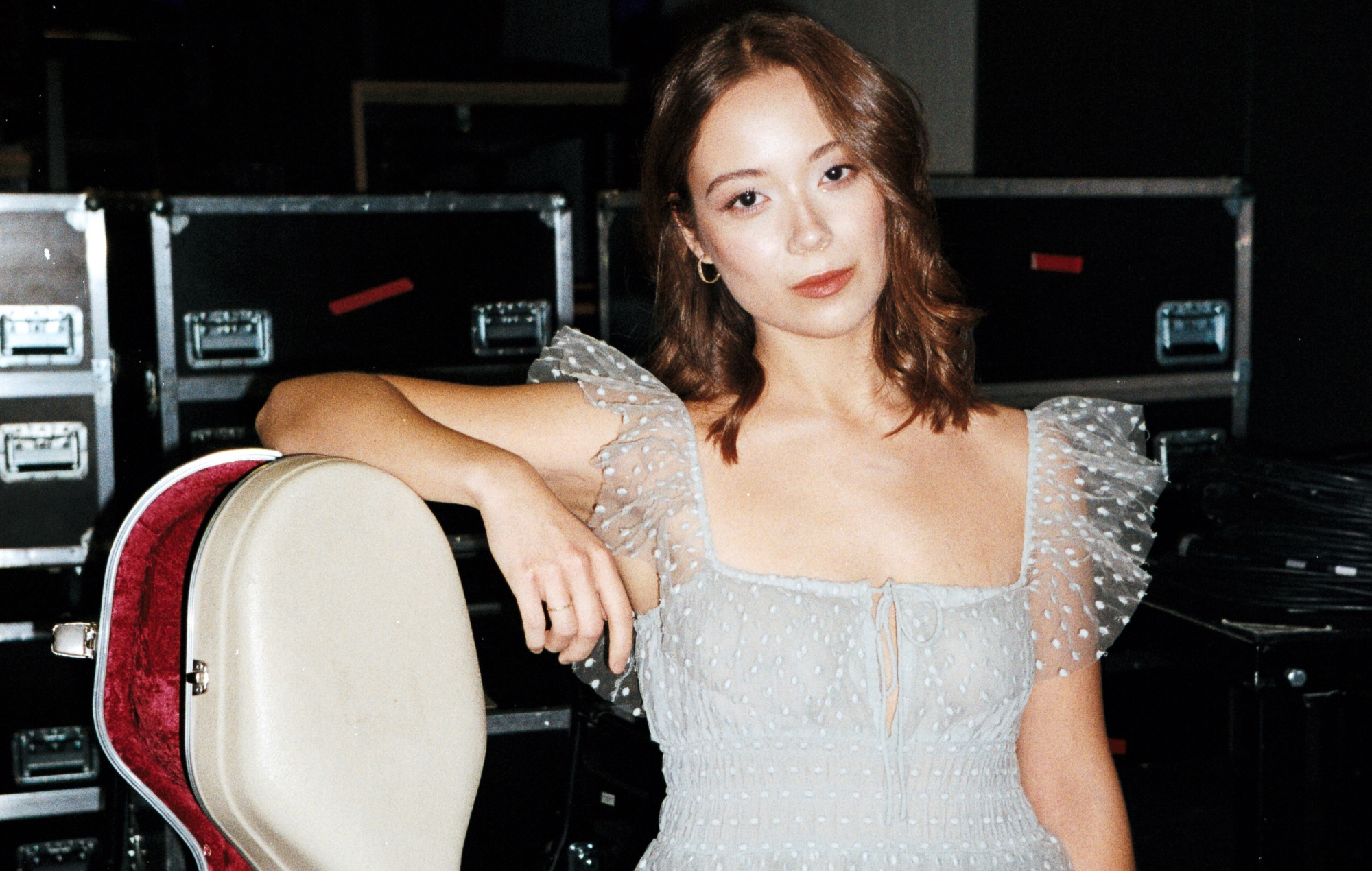 Escuche el nuevo álbum en directo de Laufey "A Night At The Symphony" desde la Sala de Conciertos Harpa