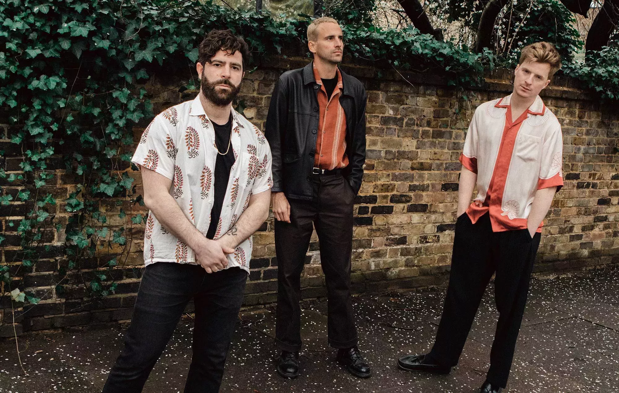Foals comparte el remix de '2AM' de Dan Carey y habla de 'Life Is Dub': 