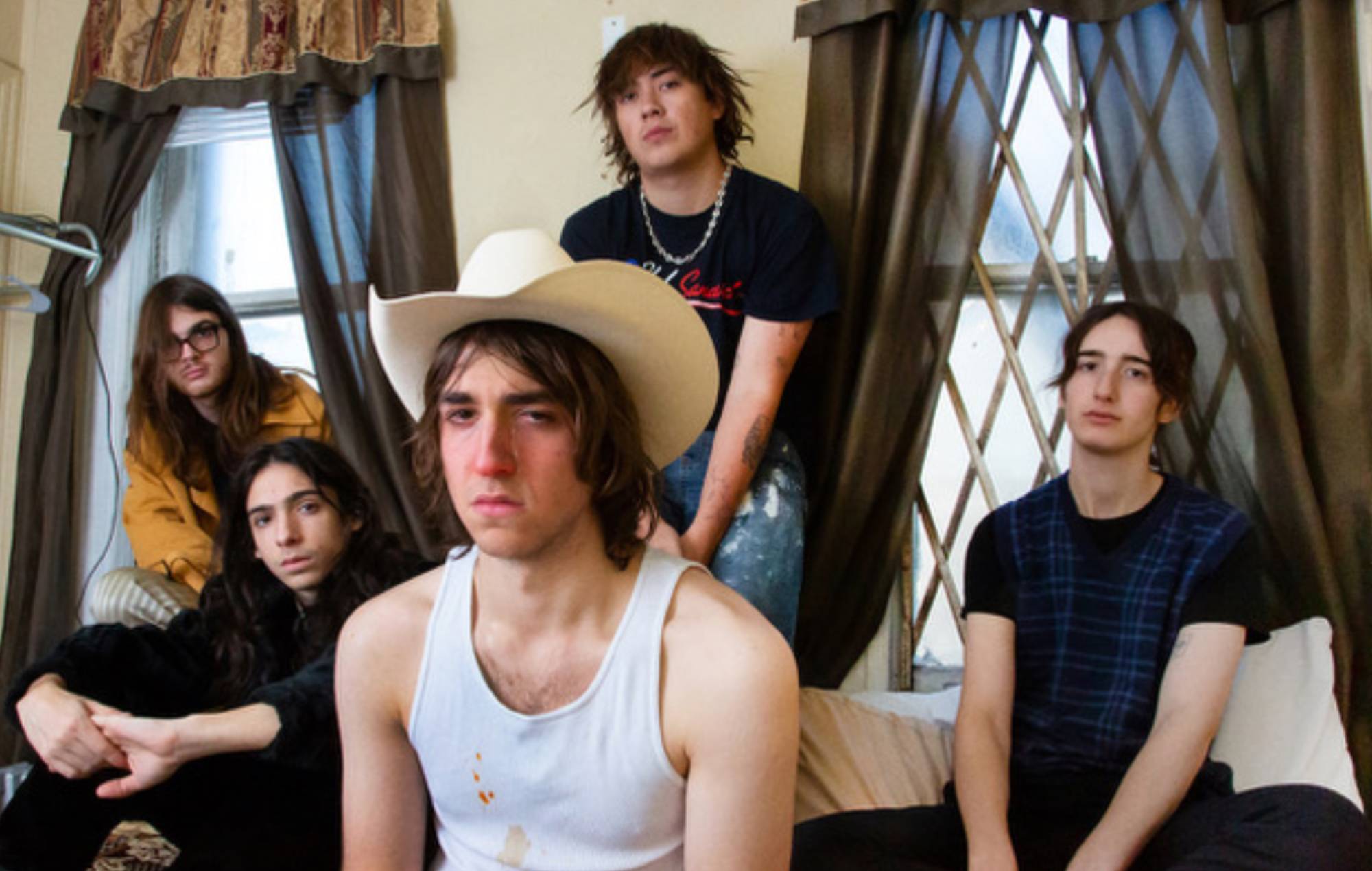 Geese comparte el tema que da título al álbum y anuncia su segundo álbum, "3D Country".