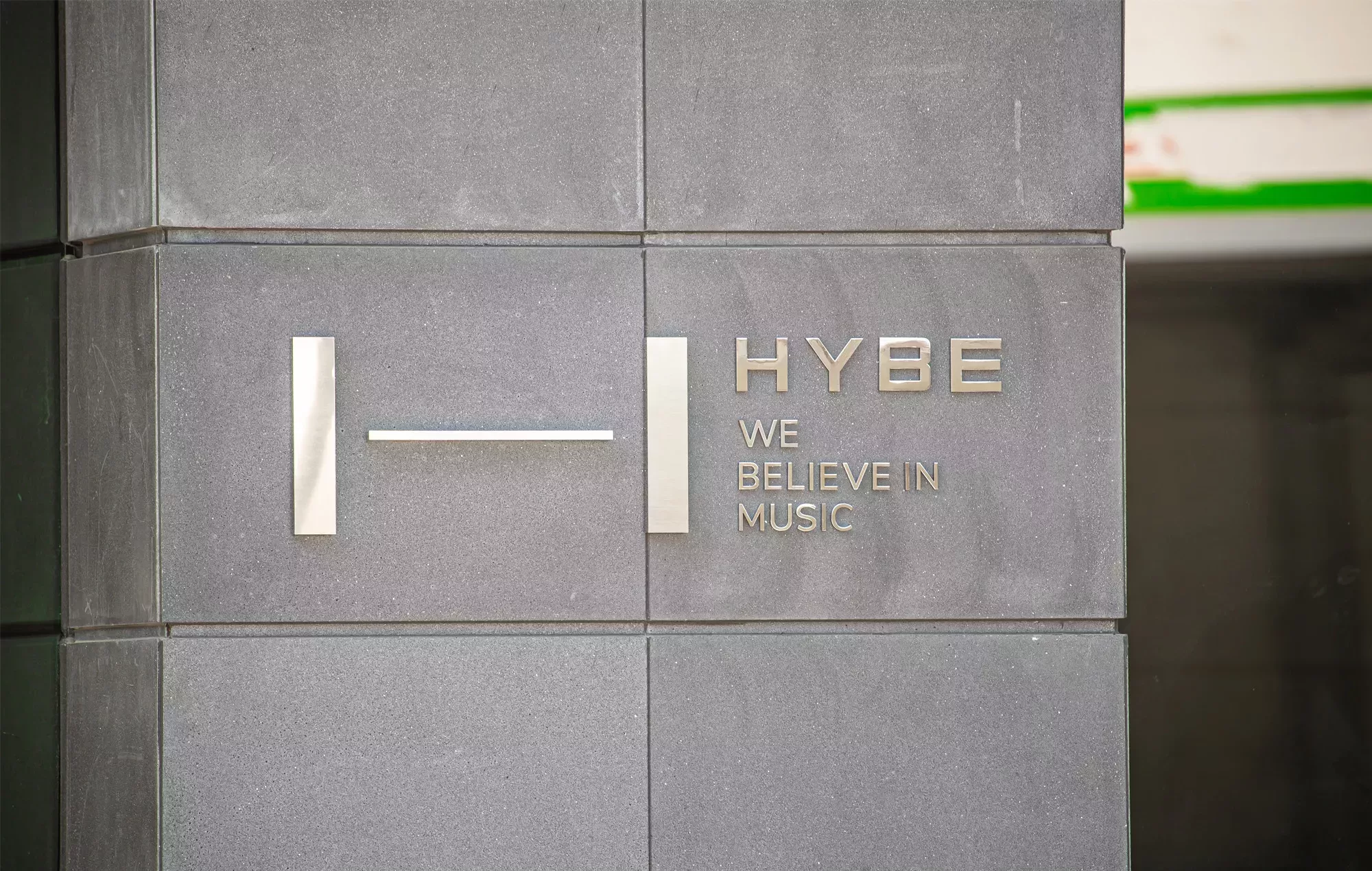 HYBE suspende la adquisición de SM Entertainment tras discutirlo con Kakao
