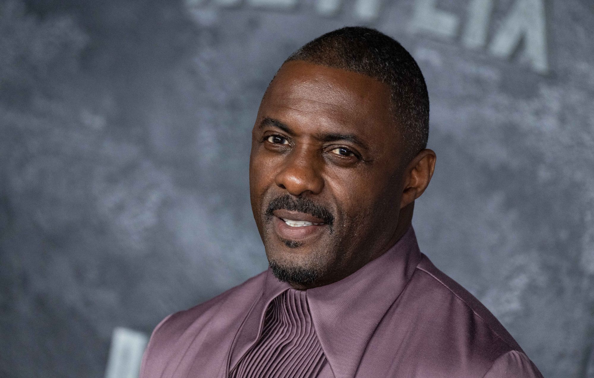 Idris Elba responde a las críticas sobre por qué no se autodenomina "actor negro": "Es mi prerrogativa"