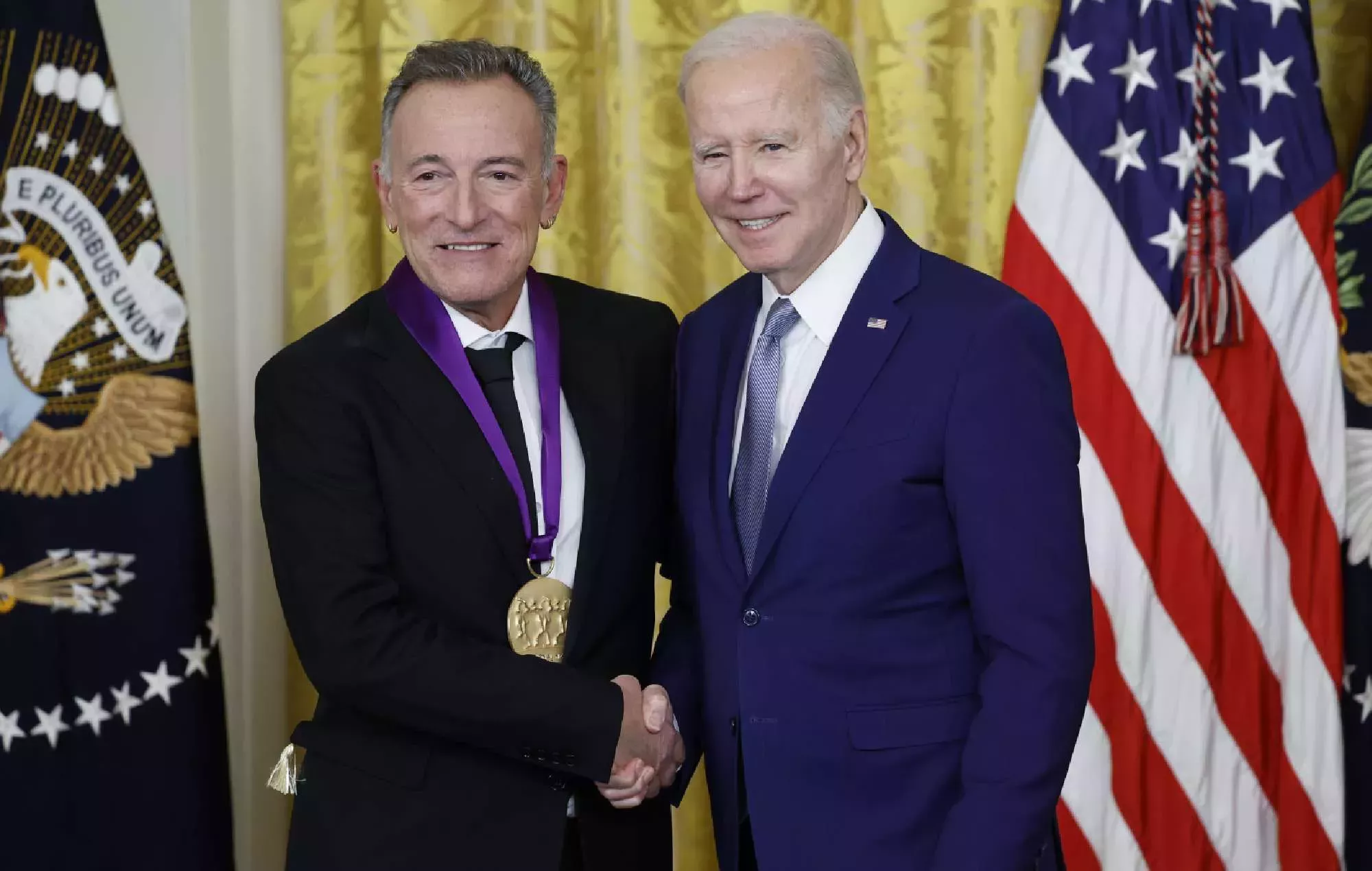 Joe Biden insinúa su candidatura a la reelección mientras rinde homenaje a Bruce Springsteen