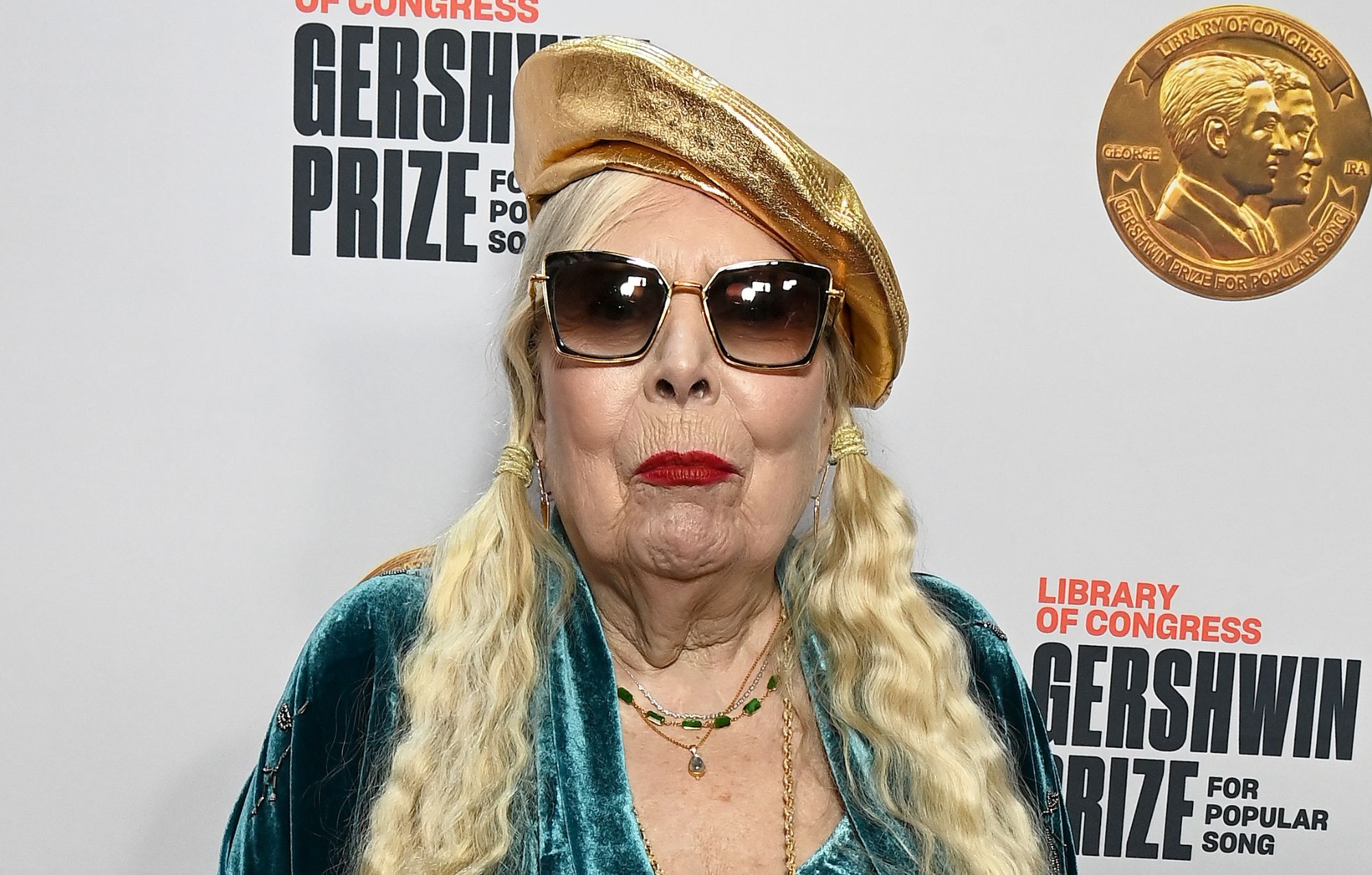 Joni Mitchell hace una rara aparición en directo y actúa en la Biblioteca del Congreso