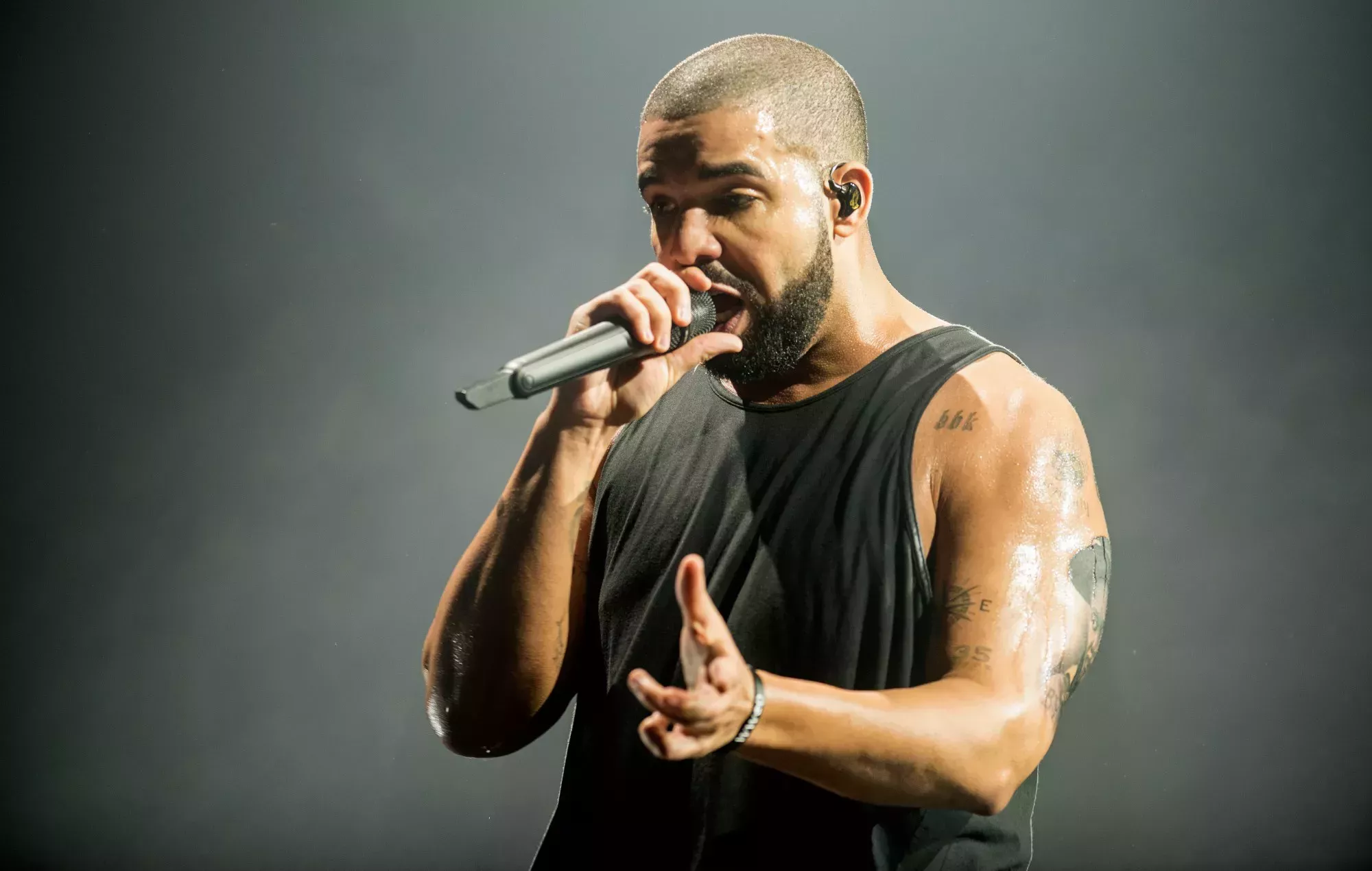 Los fans critican a Drake por su breve actuación en Lollapalooza y la cancelación de la retransmisión en directo