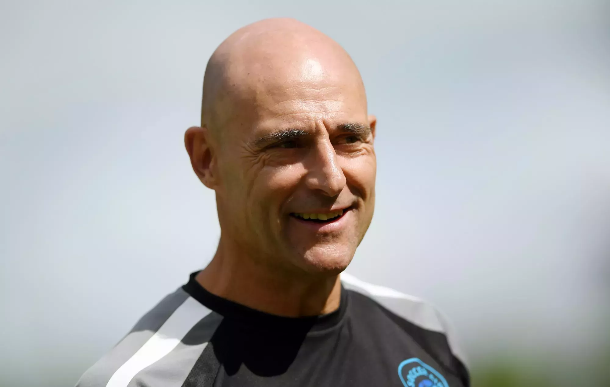 Mark Strong dio un puñetazo en la cara a Adam Sandler en el rodaje de 'Murder Mystery 2'