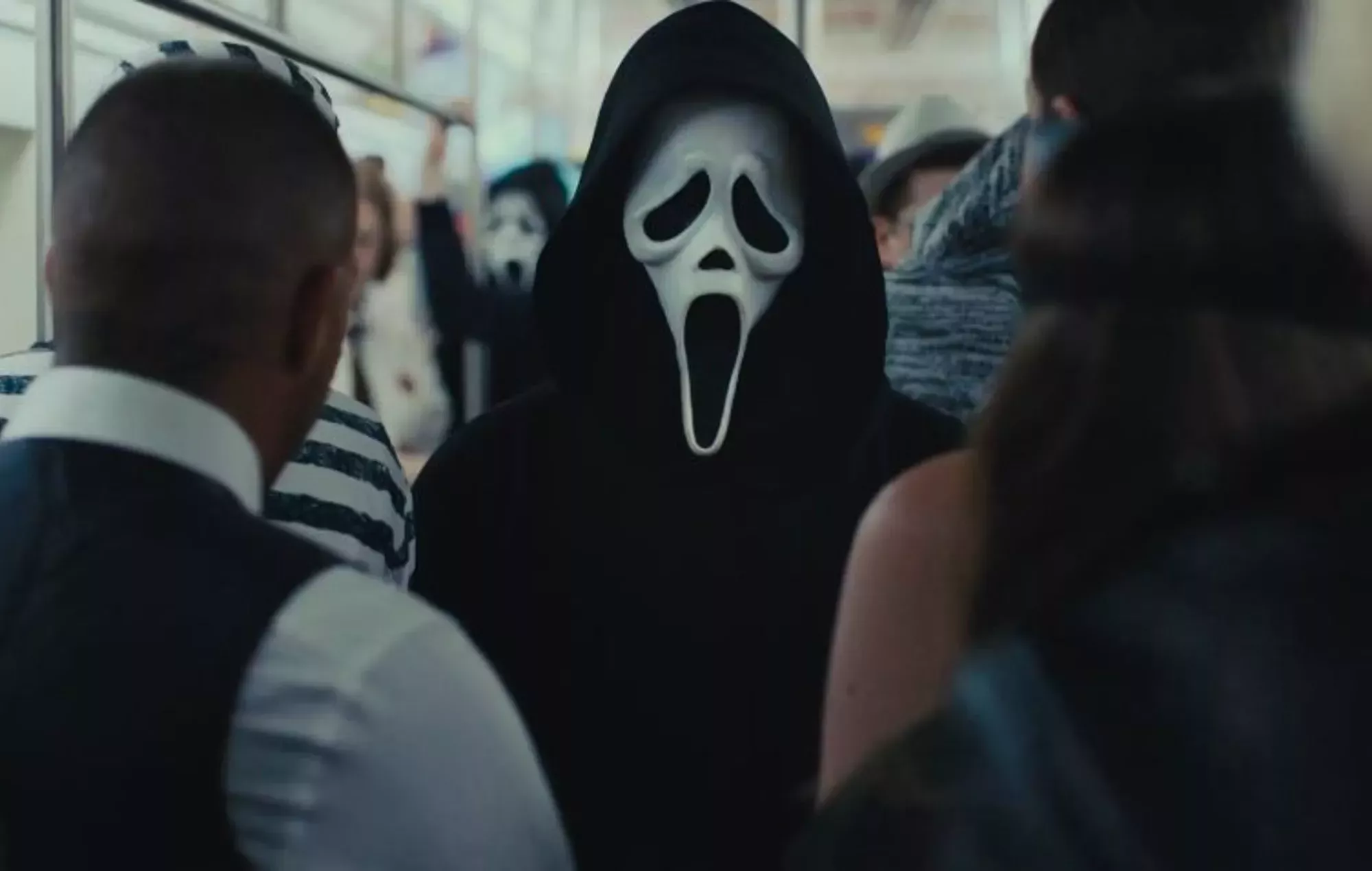 Un cosplayer de Ghostface desata el pánico en el centro de California