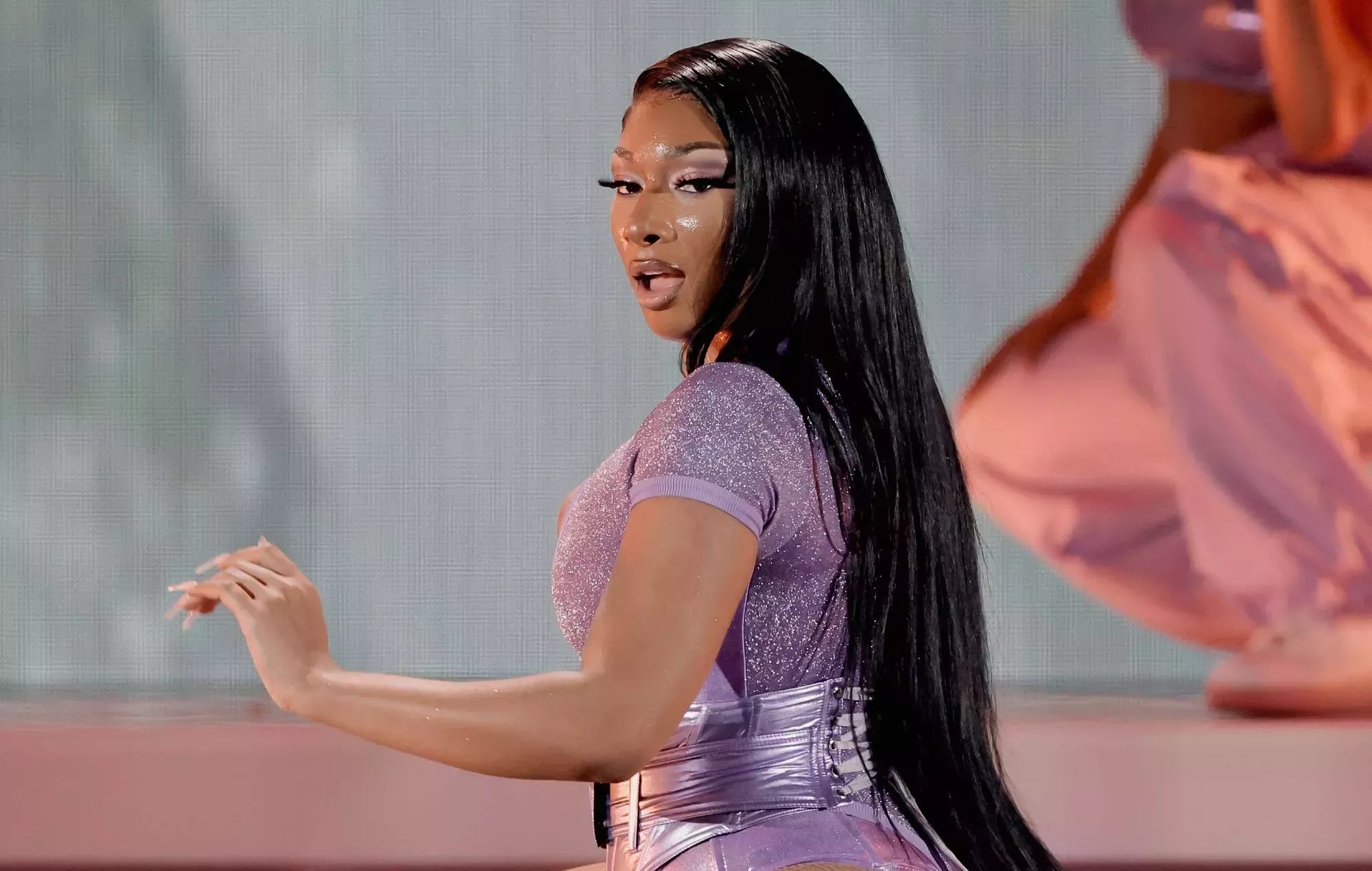 Acusan a un hombre de hacerse pasar por policía para entrar en el espectáculo de Megan Thee Stallion