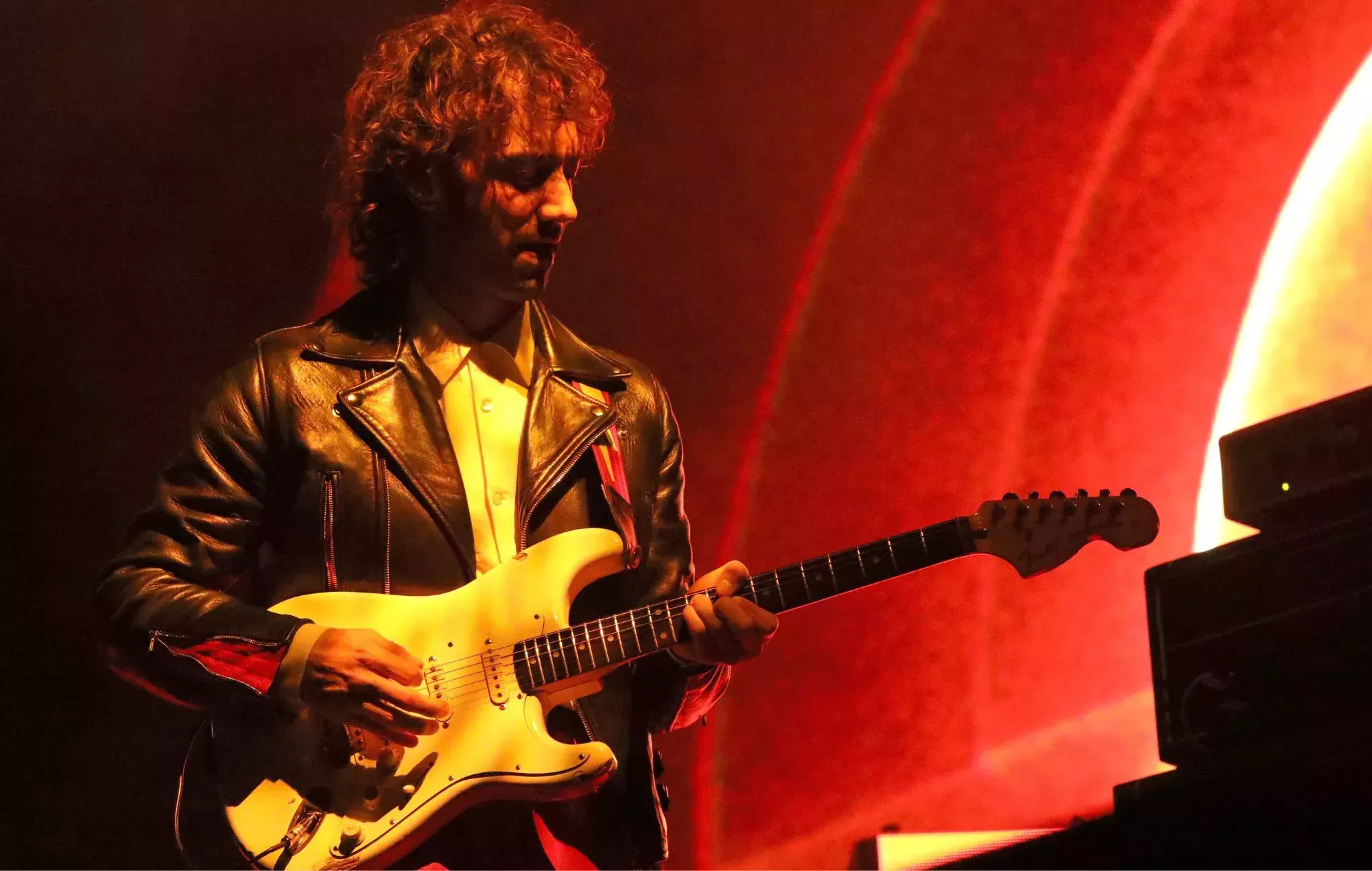 Albert Hammond Jr de The Strokes anuncia nuevo álbum en solitario y comparte el single '100-99'