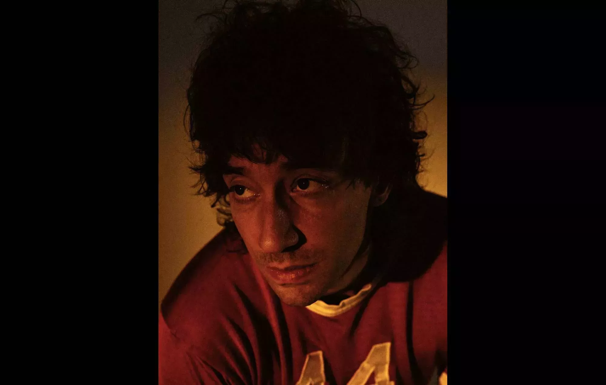 Albert Hammond Jr habla de su nuevo disco en solitario, de su colaboración con Matt Helders y del próximo paso de The Strokes