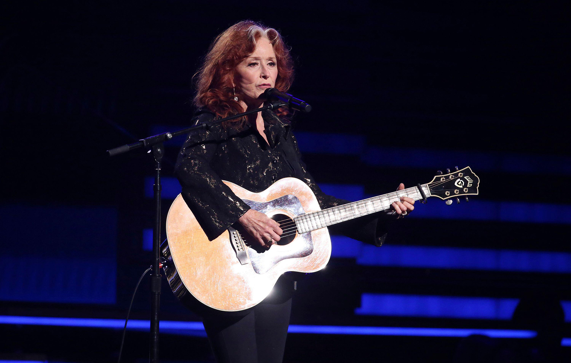 Bonnie Raitt cambia las fechas de su gira para someterse a una operación quirúrgica