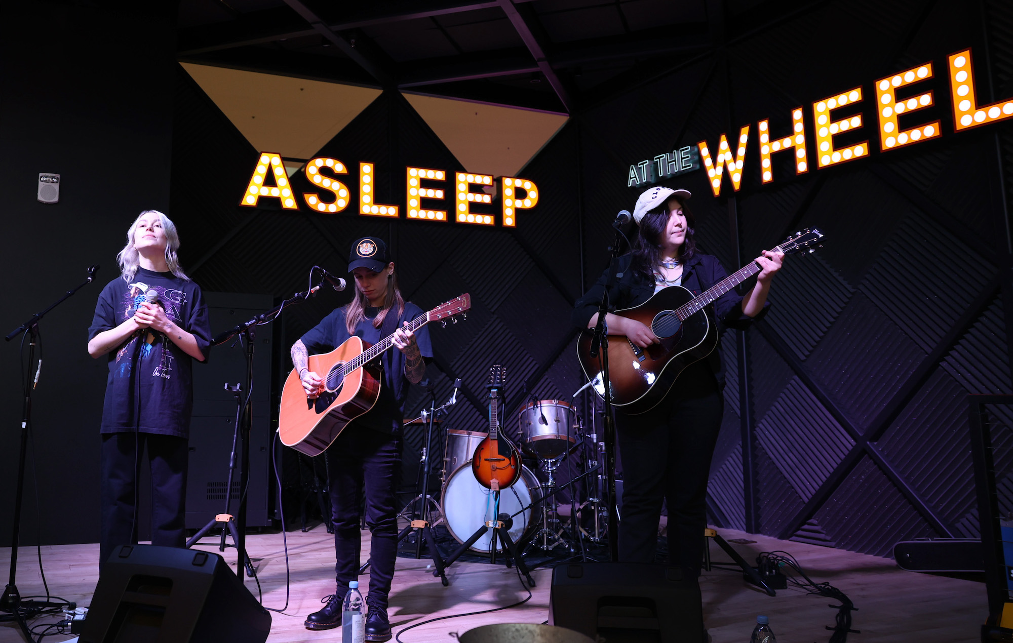 Boygenius dicen "trans lives matter" y "fuck Ron DeSantis" durante su set en Coachella 2023