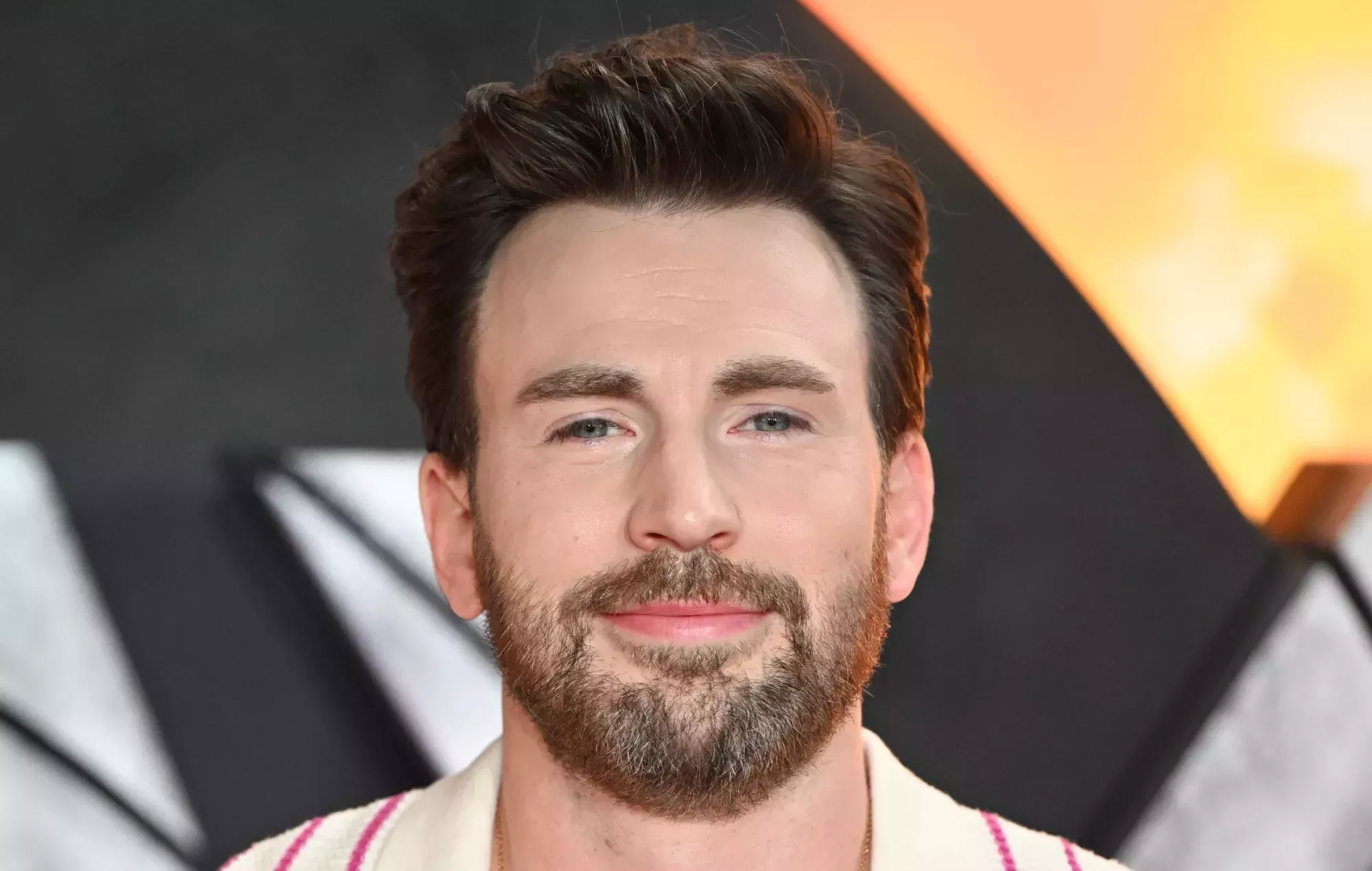 Chris Evans dice que ser presentador de SNL le daría 