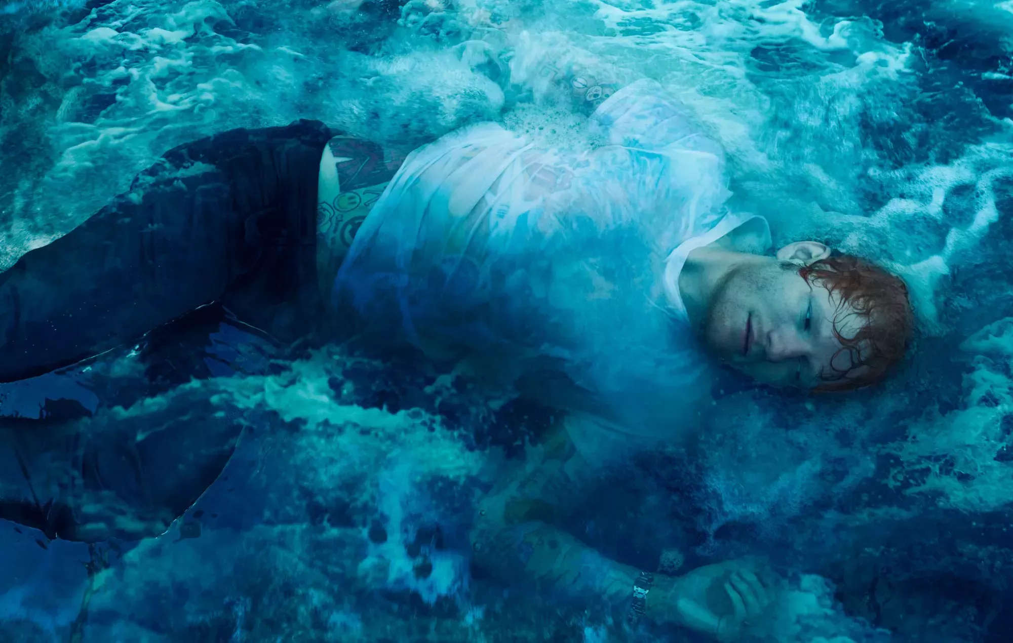 Ed Sheeran se deja envolver por las olas en el videoclip de su nuevo single, 
