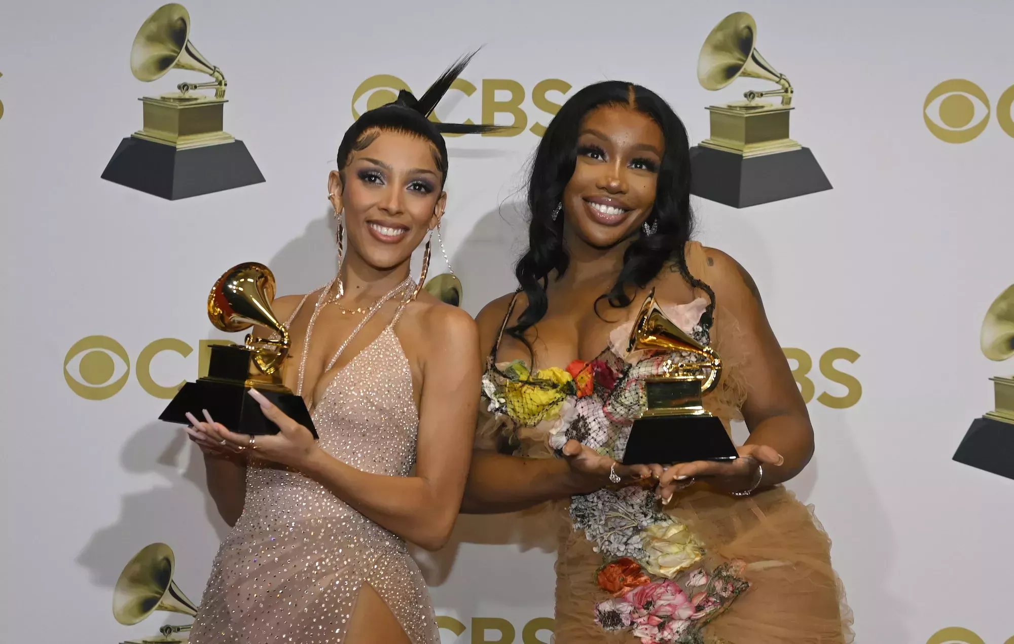 Escucha el relajado nuevo remix de Doja Cat de 'Kill Bill' de SZA