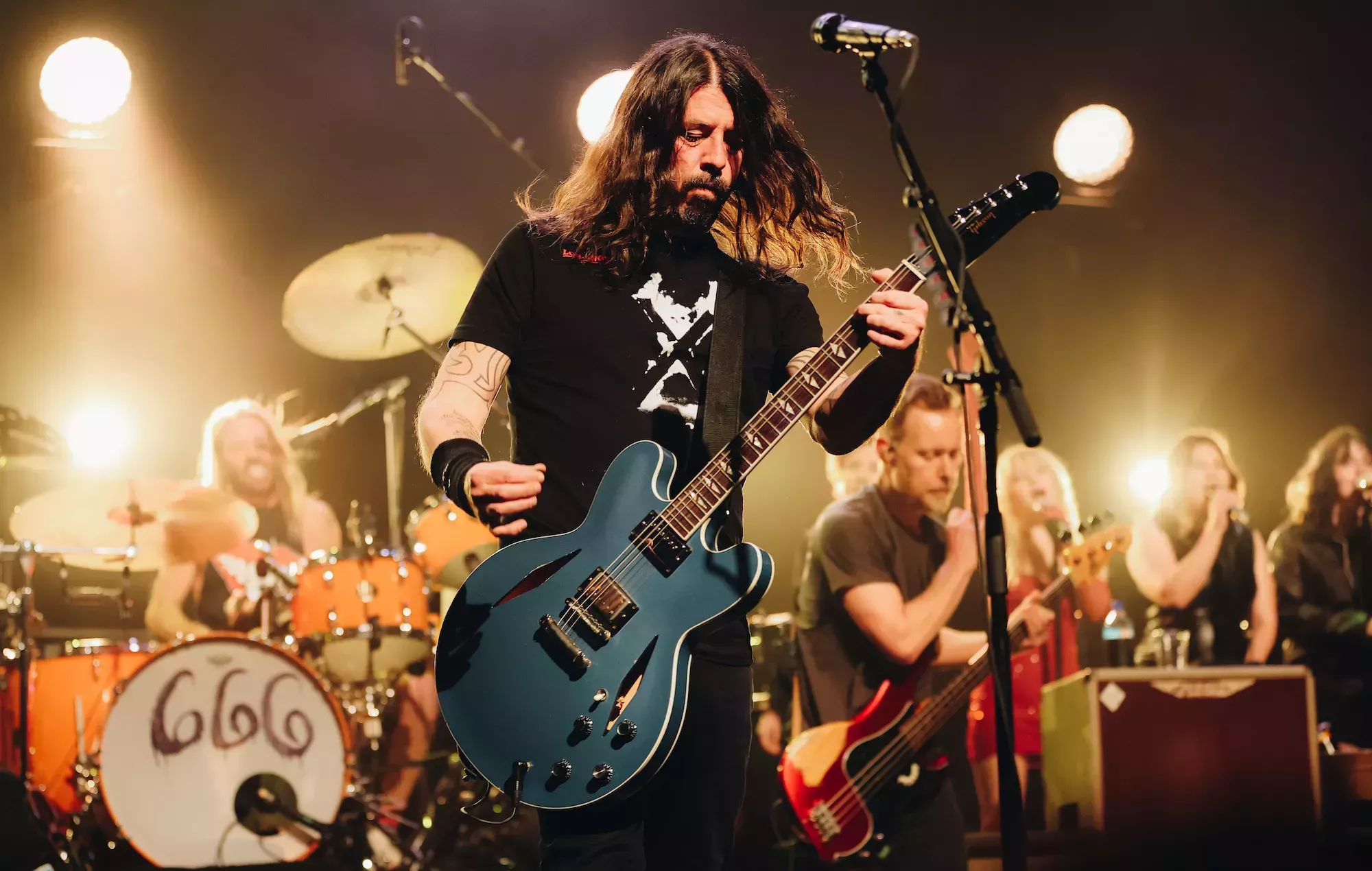 Foo Fighters regresan con nuevo single 'Rescued' y anuncian álbum 'But Here We Are'