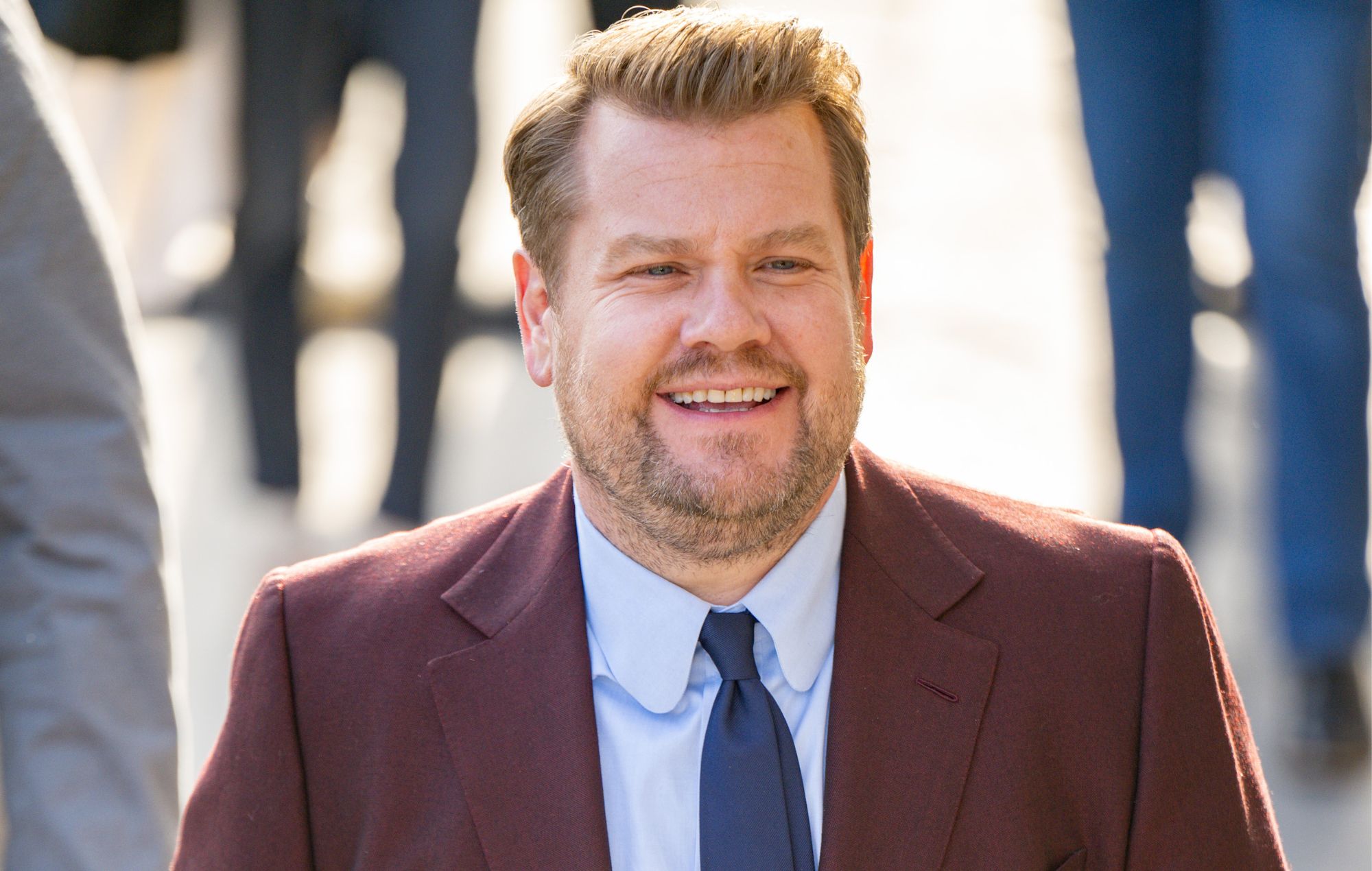 James Corden parece responder a las críticas en el lacrimógeno final de "Carpool Karaoke" con Adele