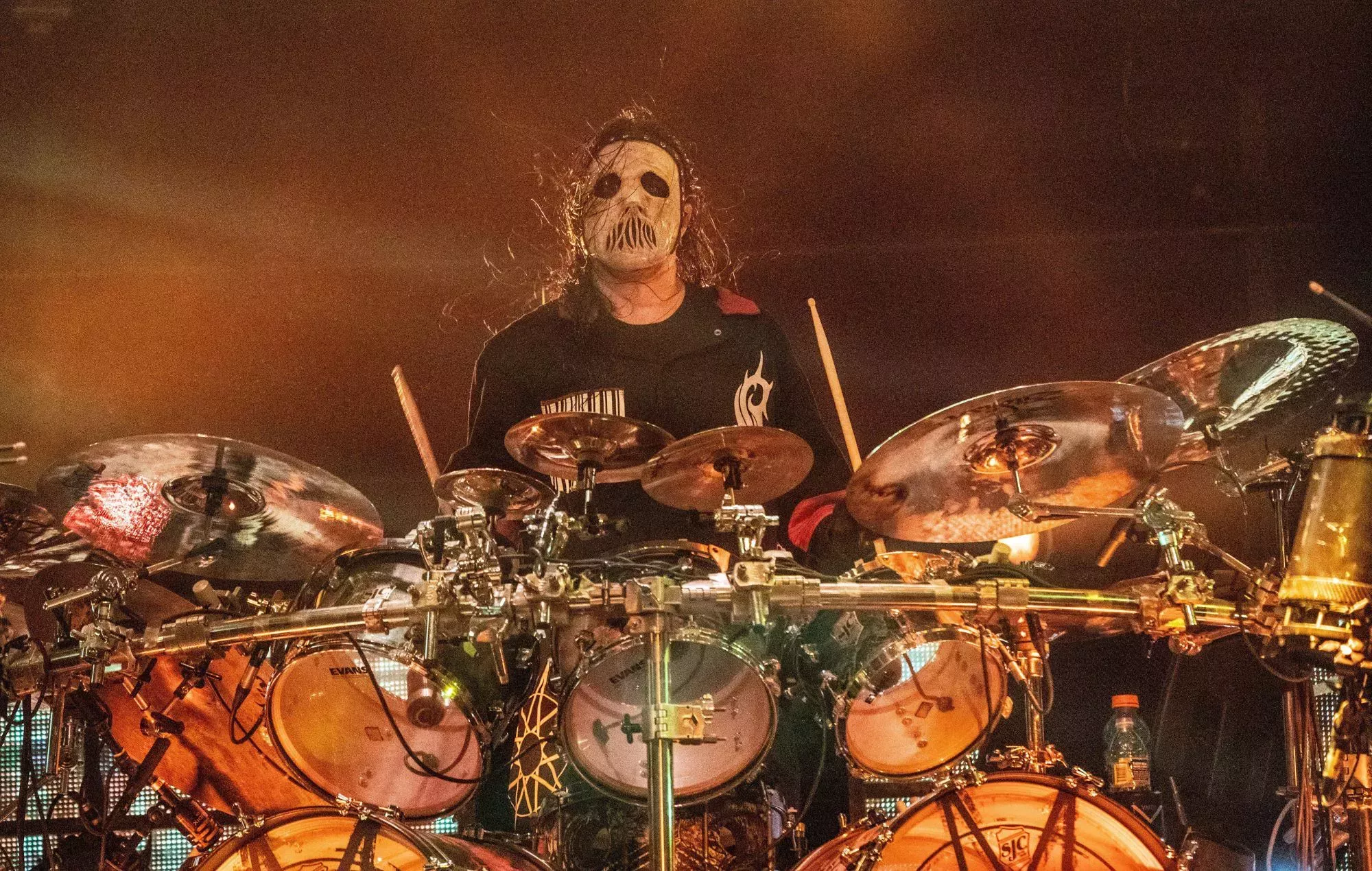 Jay Weinberg de Slipknot estrena nueva máscara en el Knotfest Japan